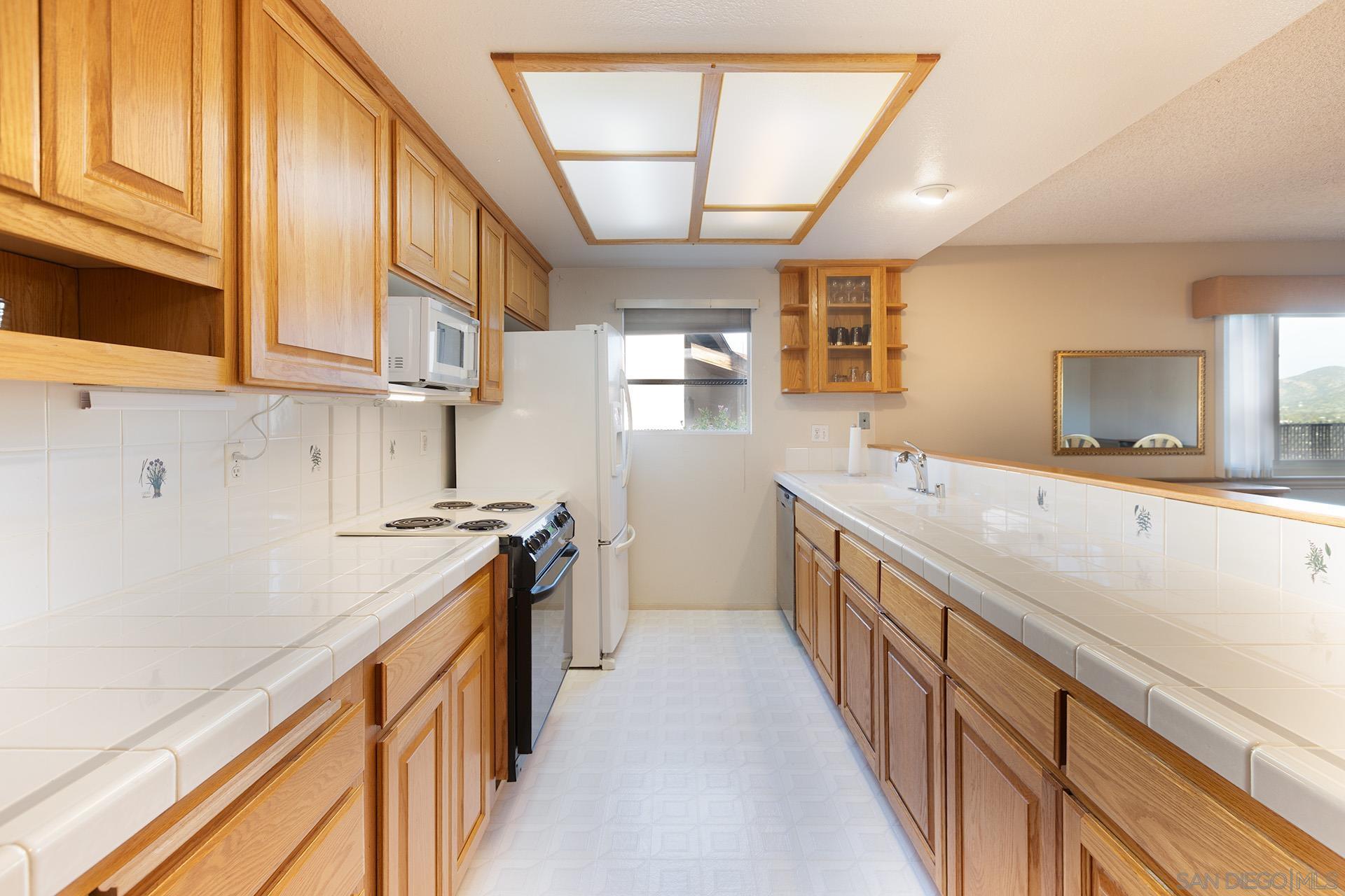 Detail Gallery Image 6 of 32 For 12455  Ridgeton Dr., Lakeside,  CA 92040 - 3 Beds | 2 Baths