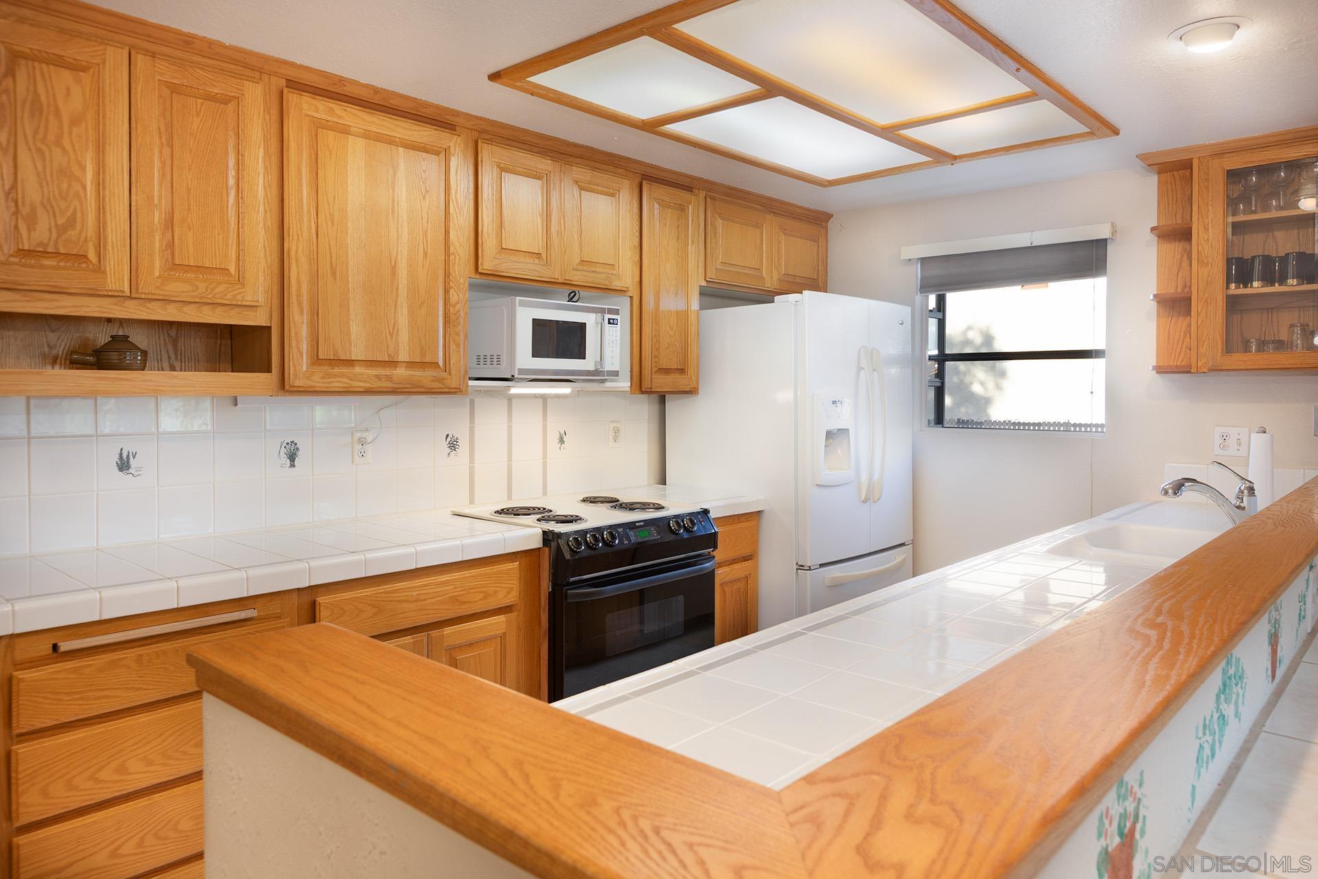 Detail Gallery Image 8 of 32 For 12455  Ridgeton Dr., Lakeside,  CA 92040 - 3 Beds | 2 Baths