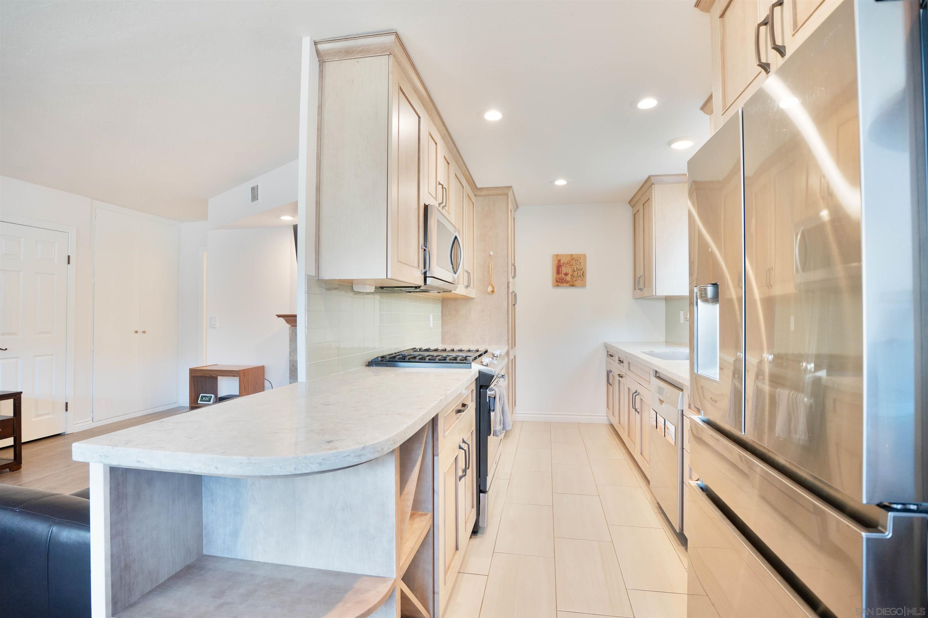 Detail Gallery Image 2 of 27 For 3832  Groton St  #2,  San Diego,  CA 92110 - 3 Beds | 2 Baths