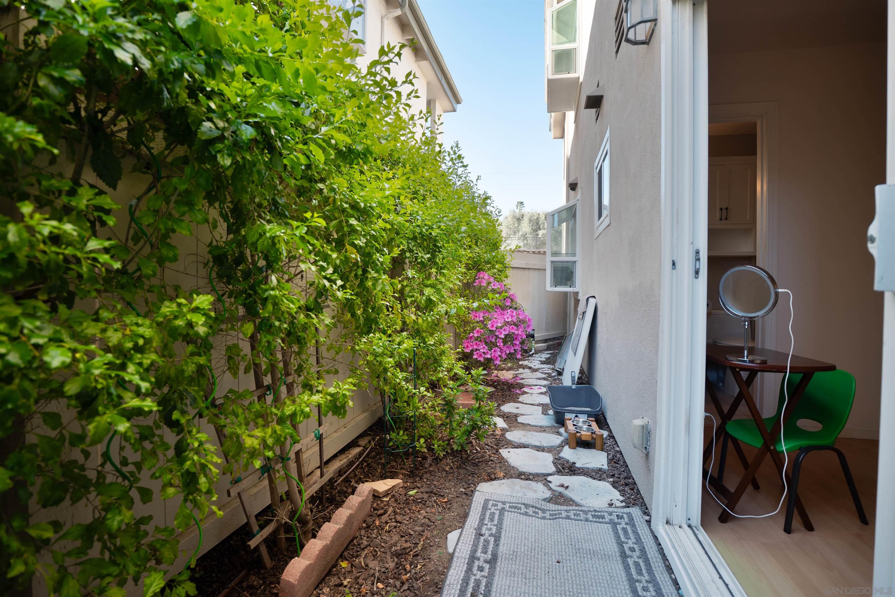 Detail Gallery Image 12 of 27 For 3832  Groton St  #2,  San Diego,  CA 92110 - 3 Beds | 2 Baths