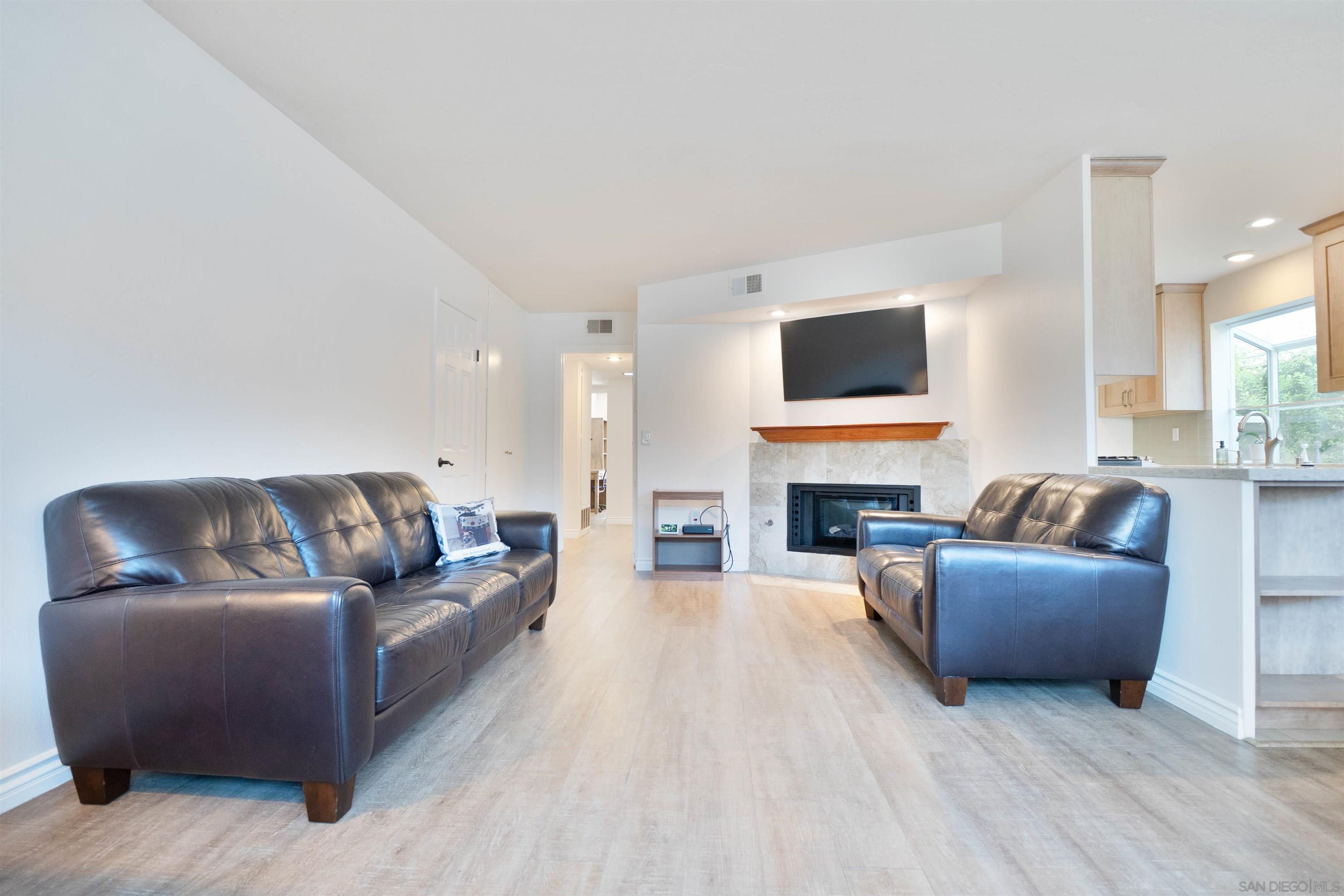 Detail Gallery Image 7 of 27 For 3832  Groton St  #2,  San Diego,  CA 92110 - 3 Beds | 2 Baths