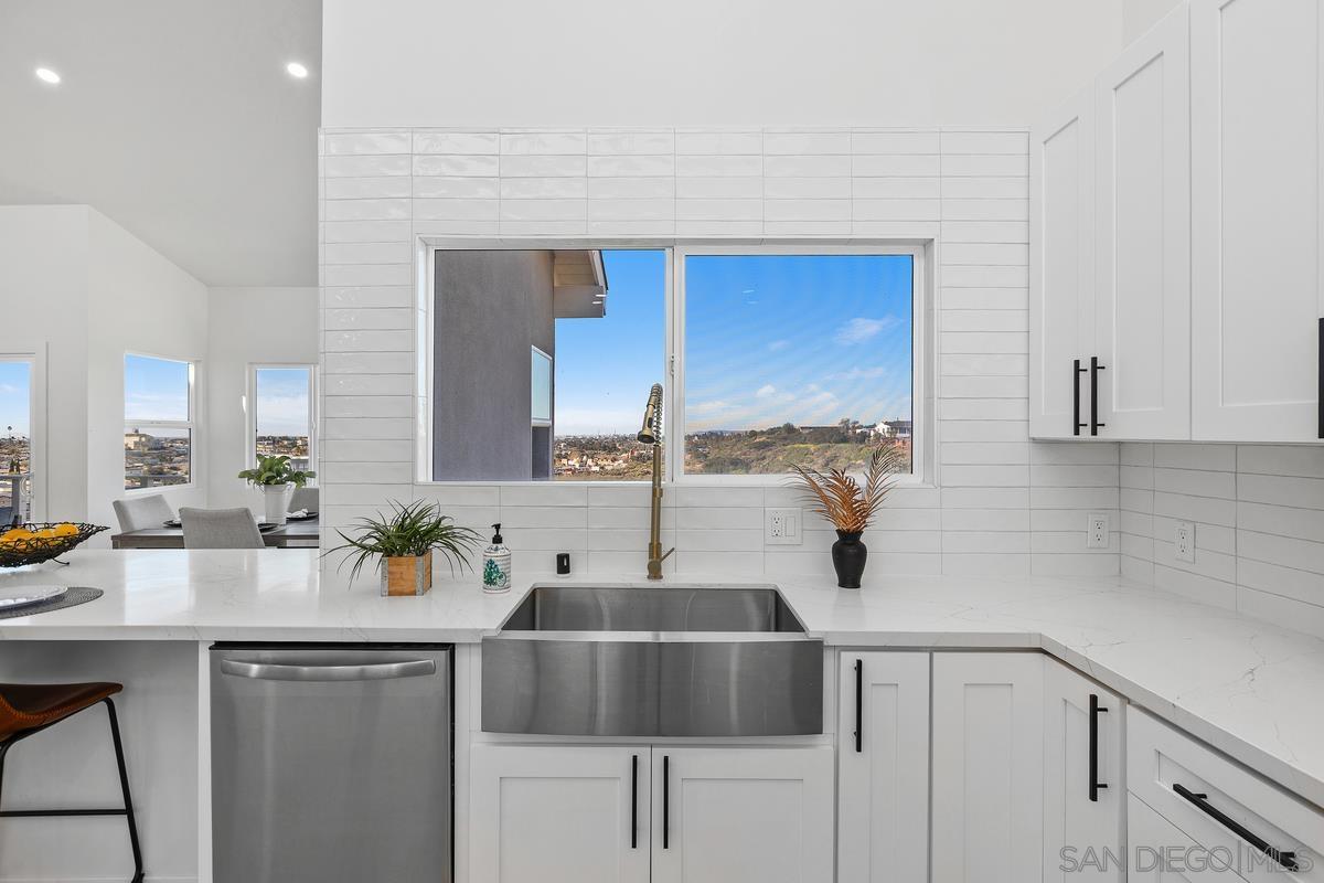 Detail Gallery Image 10 of 36 For 700  Selma Pl, San Diego,  CA 92114 - 4 Beds | 3/1 Baths