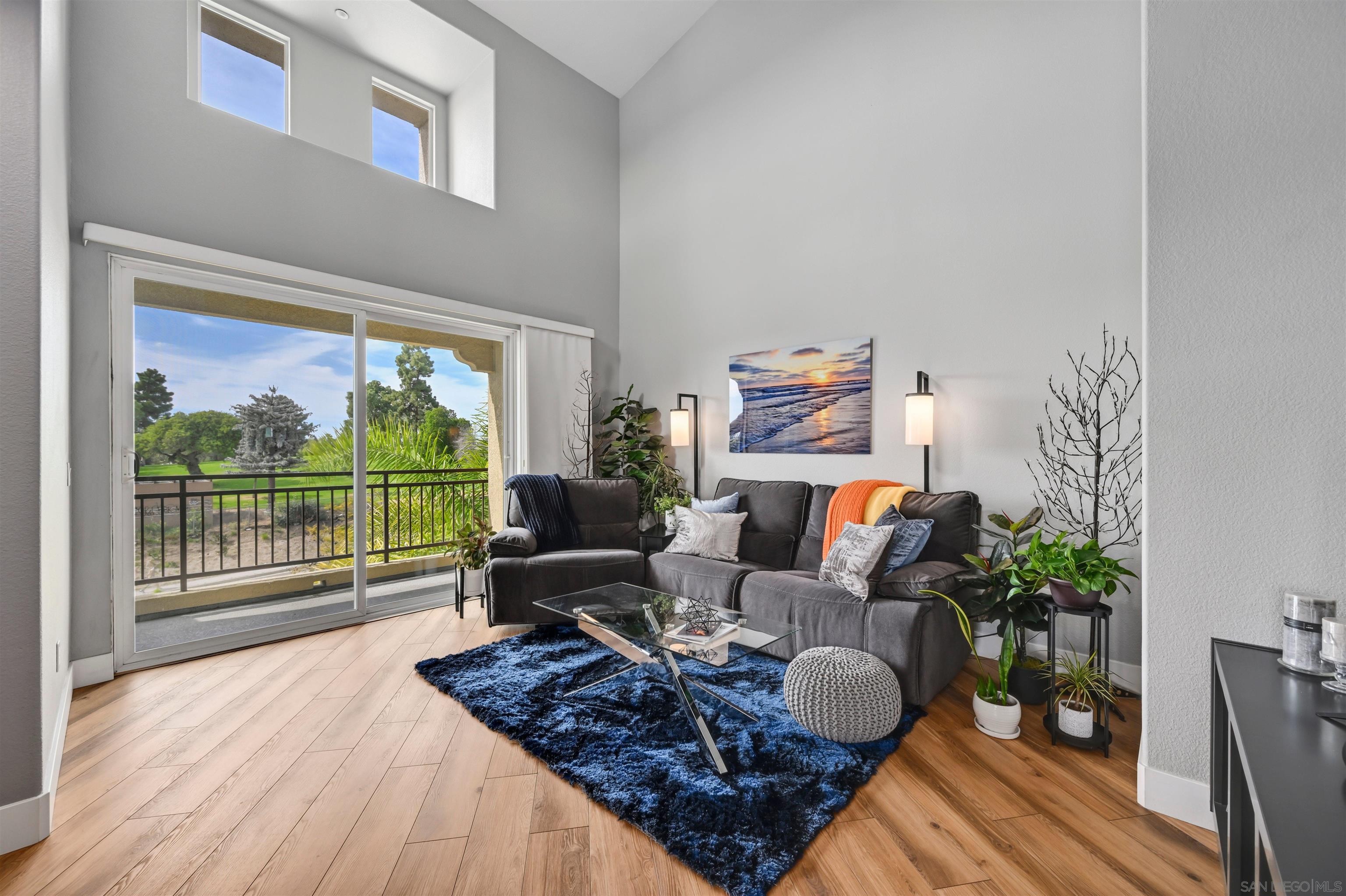 Detail Gallery Image 2 of 31 For 4062  Union Square Ln, San Diego,  CA 92105 - 3 Beds | 2/1 Baths