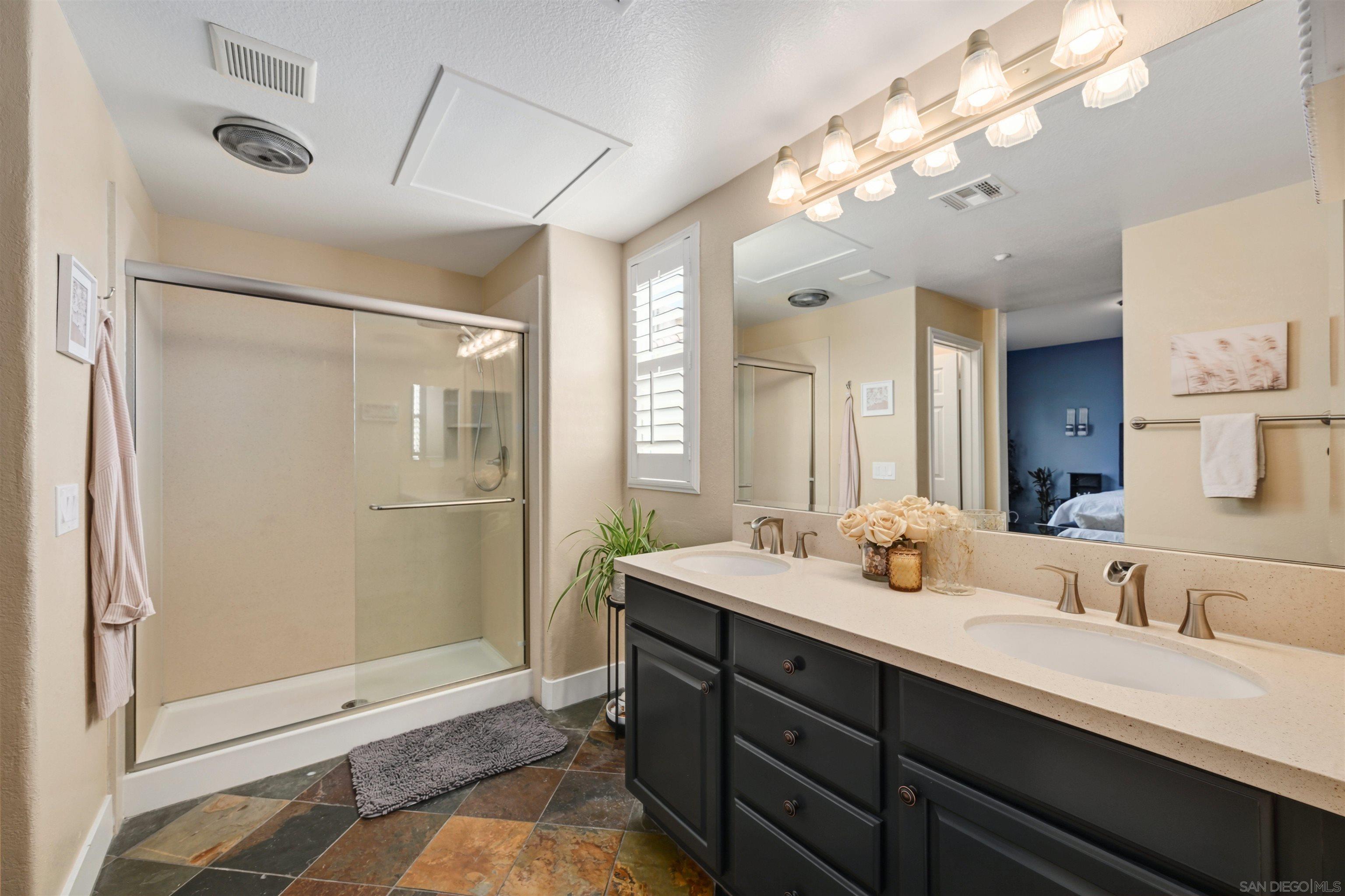 Detail Gallery Image 15 of 31 For 4062  Union Square Ln, San Diego,  CA 92105 - 3 Beds | 2/1 Baths