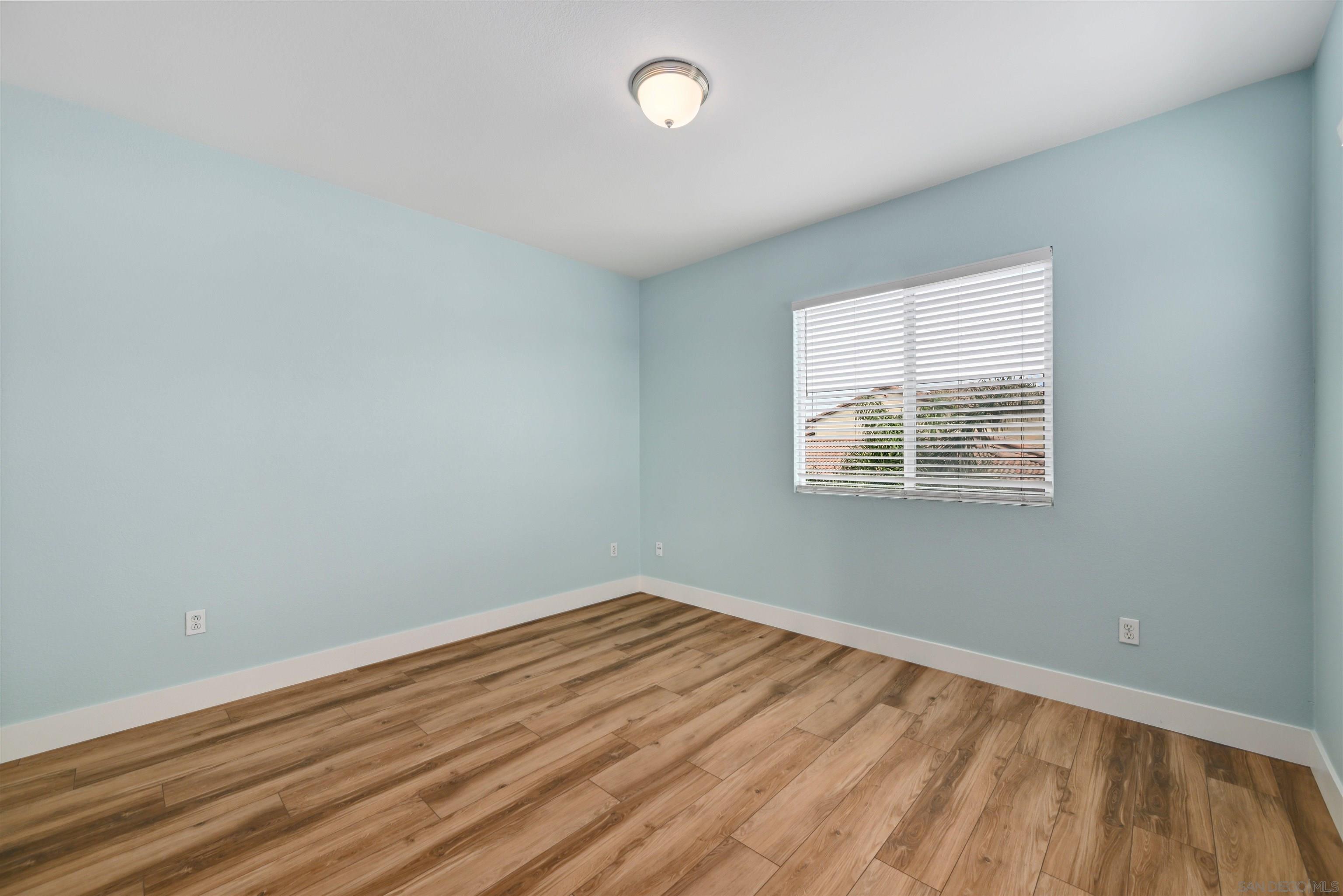 Detail Gallery Image 19 of 31 For 4062  Union Square Ln, San Diego,  CA 92105 - 3 Beds | 2/1 Baths