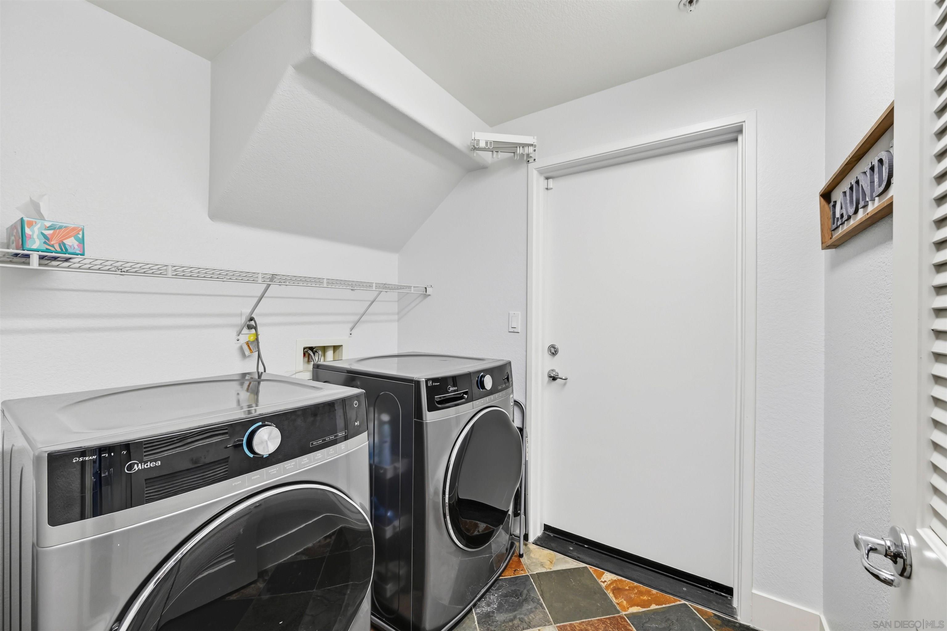 Detail Gallery Image 21 of 31 For 4062  Union Square Ln, San Diego,  CA 92105 - 3 Beds | 2/1 Baths