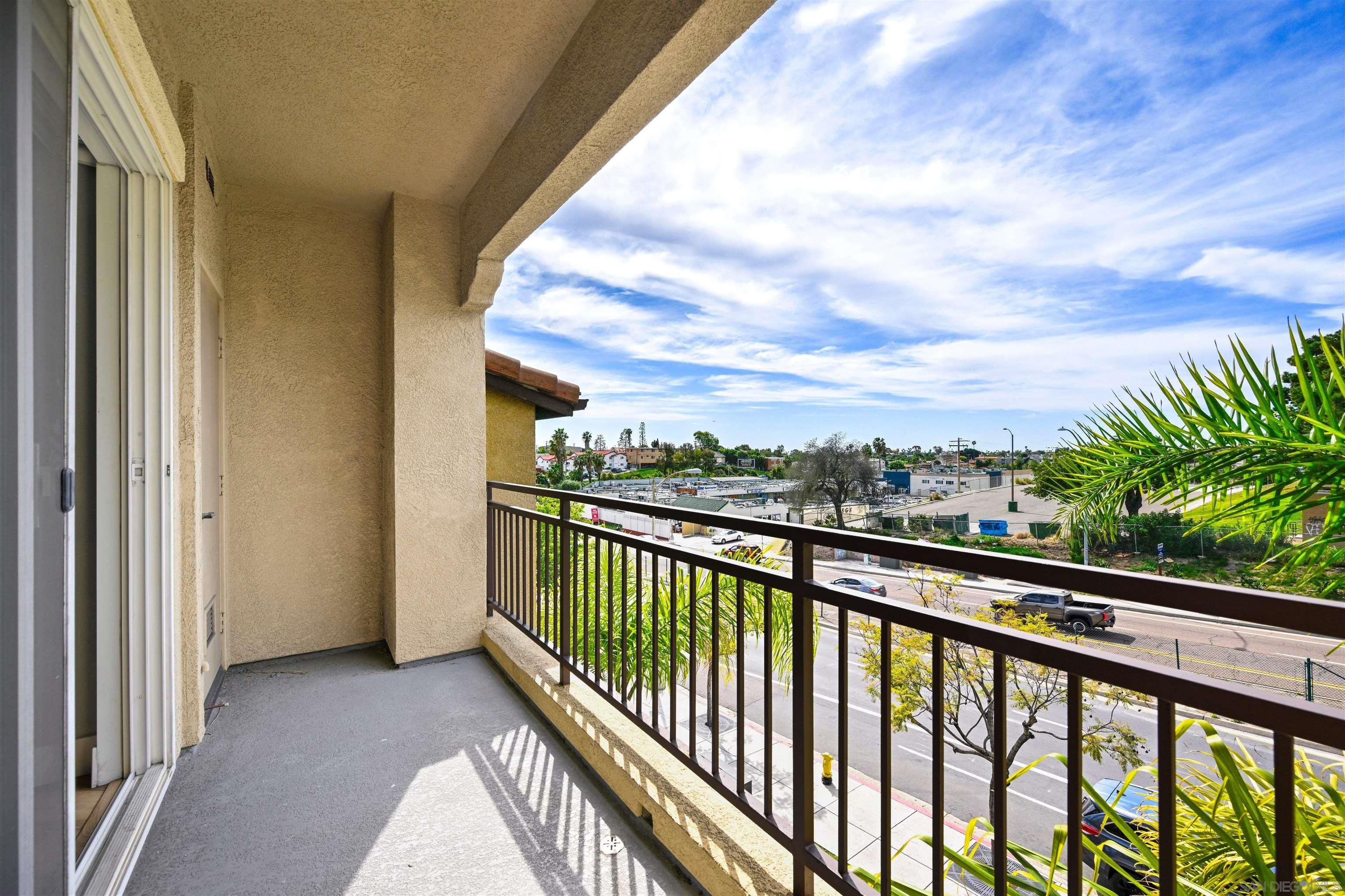 Detail Gallery Image 27 of 31 For 4062  Union Square Ln, San Diego,  CA 92105 - 3 Beds | 2/1 Baths