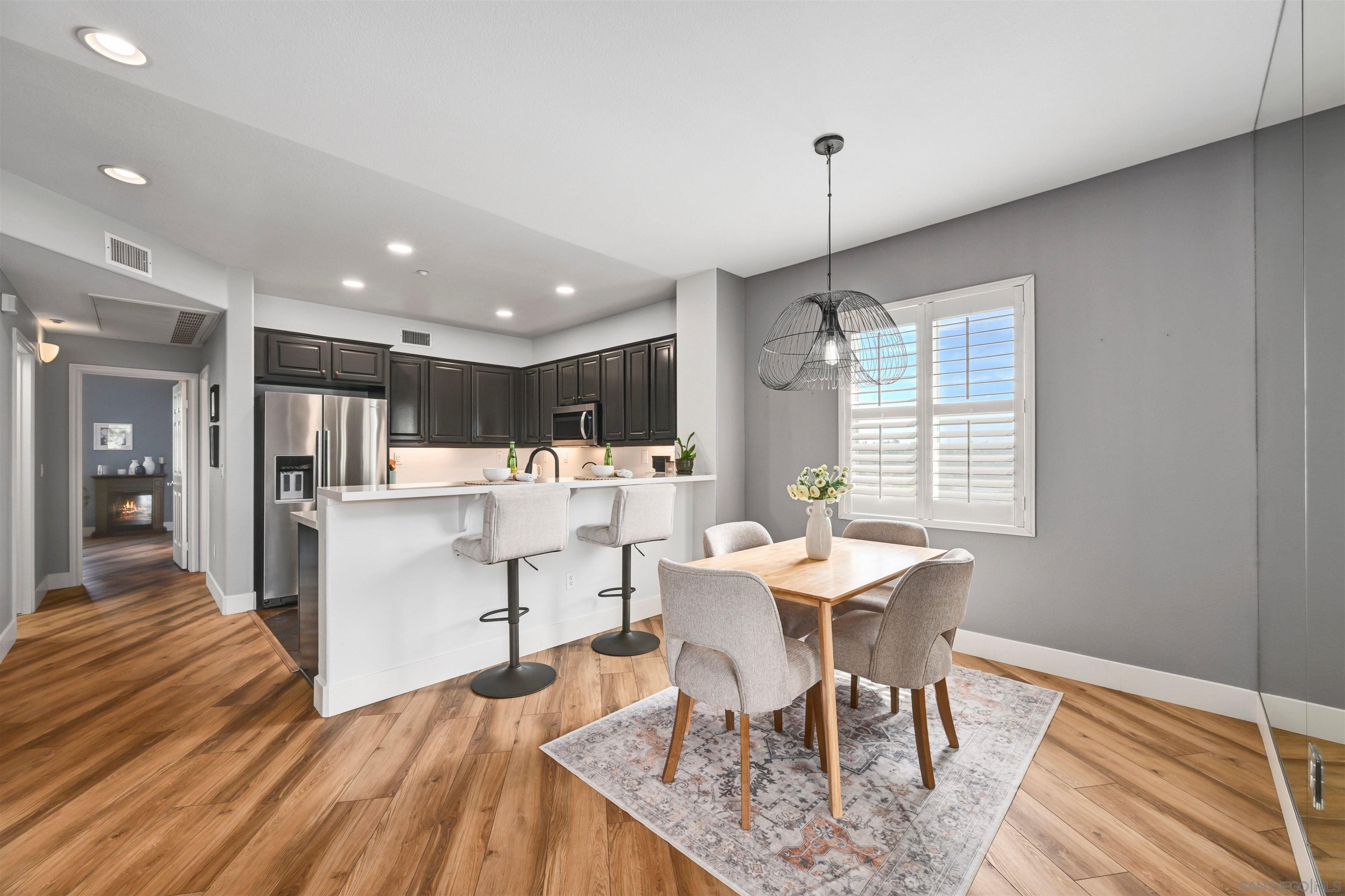 Detail Gallery Image 5 of 31 For 4062  Union Square Ln, San Diego,  CA 92105 - 3 Beds | 2/1 Baths