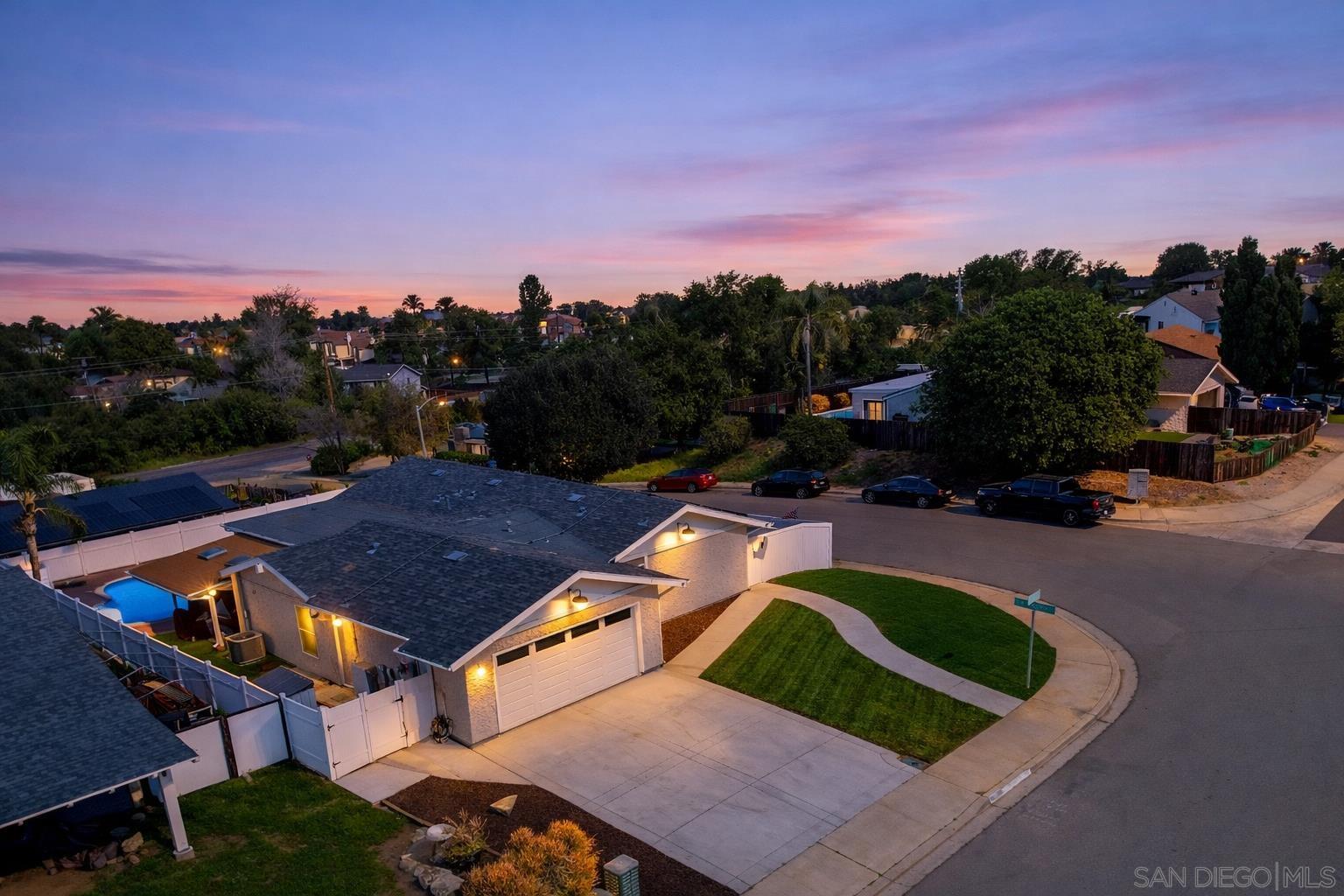 Detail Gallery Image 2 of 30 For 1217  Juliette Place, Fallbrook,  CA 92028 - 3 Beds | 3 Baths