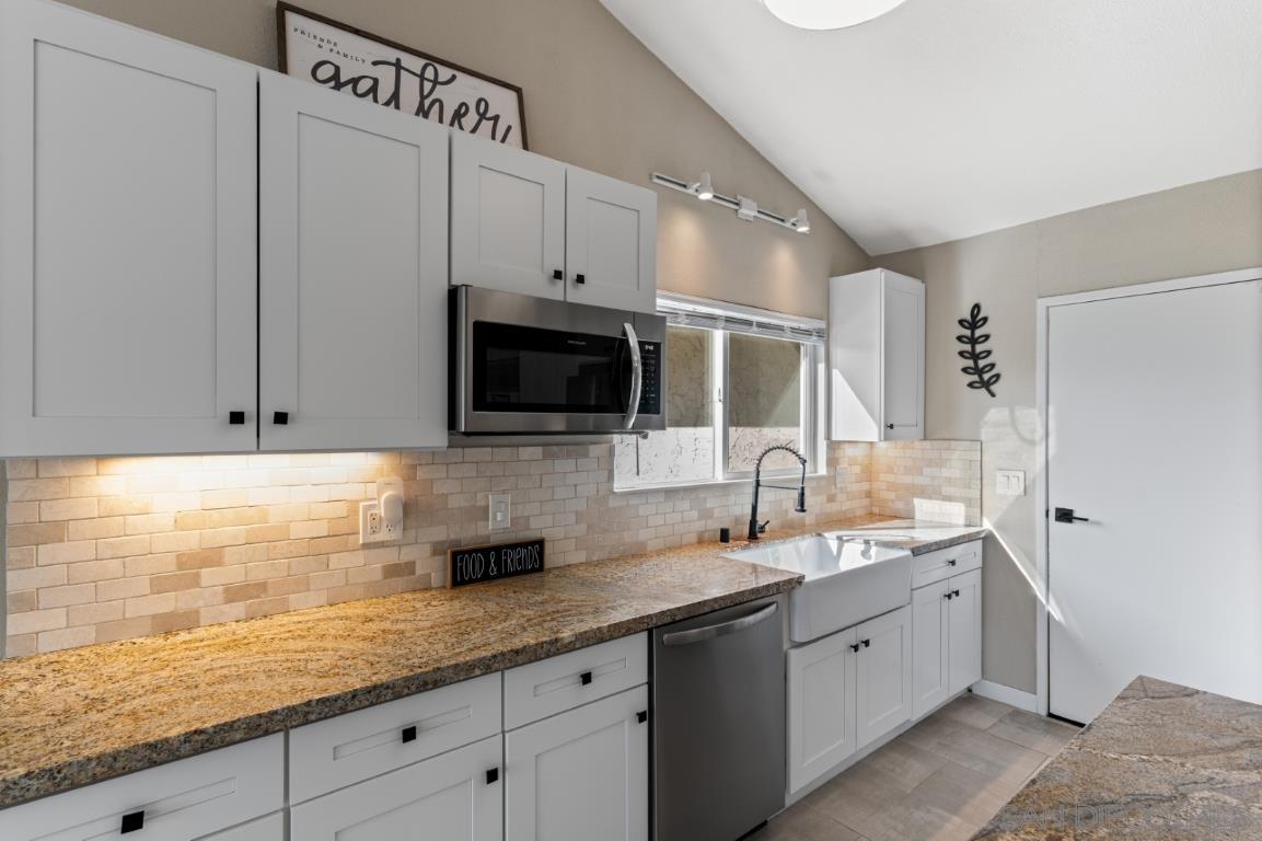 Detail Gallery Image 11 of 30 For 1217  Juliette Place, Fallbrook,  CA 92028 - 3 Beds | 3 Baths