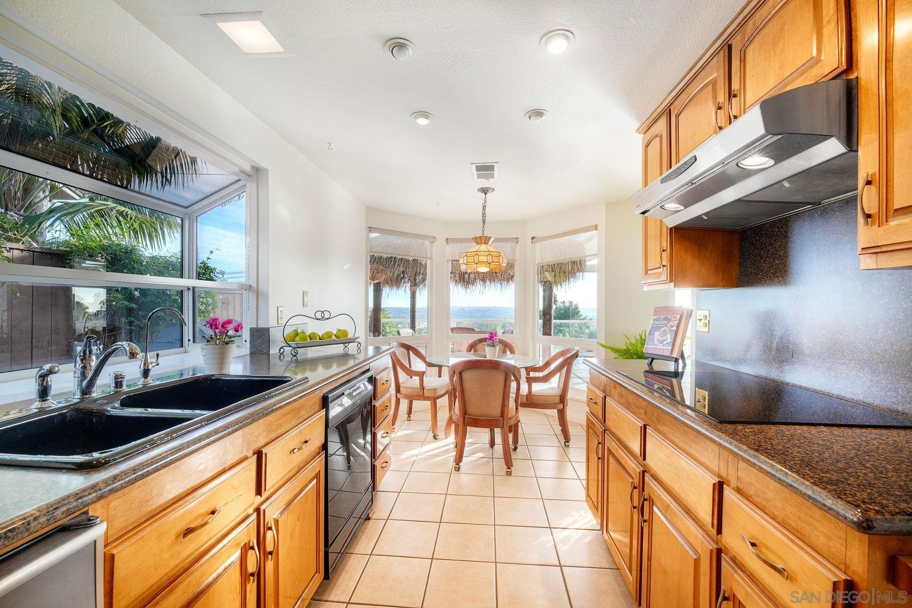 Detail Gallery Image 8 of 36 For 3339  Fosca Street, Carlsbad,  CA 92009 - 4 Beds | 2 Baths