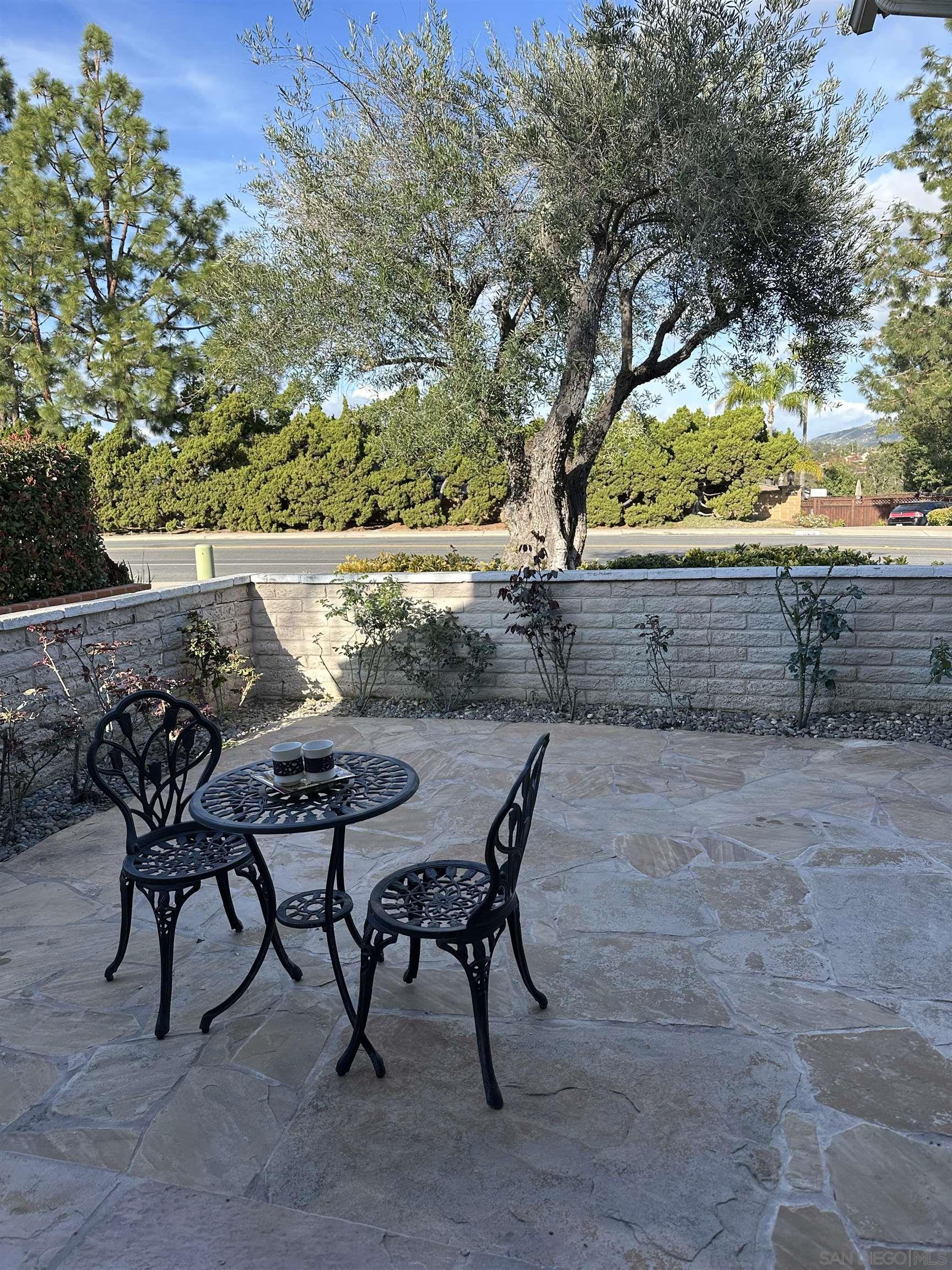 Detail Gallery Image 4 of 47 For 12421  Greens East Rd, San Diego,  CA 92128 - 4 Beds | 2/1 Baths