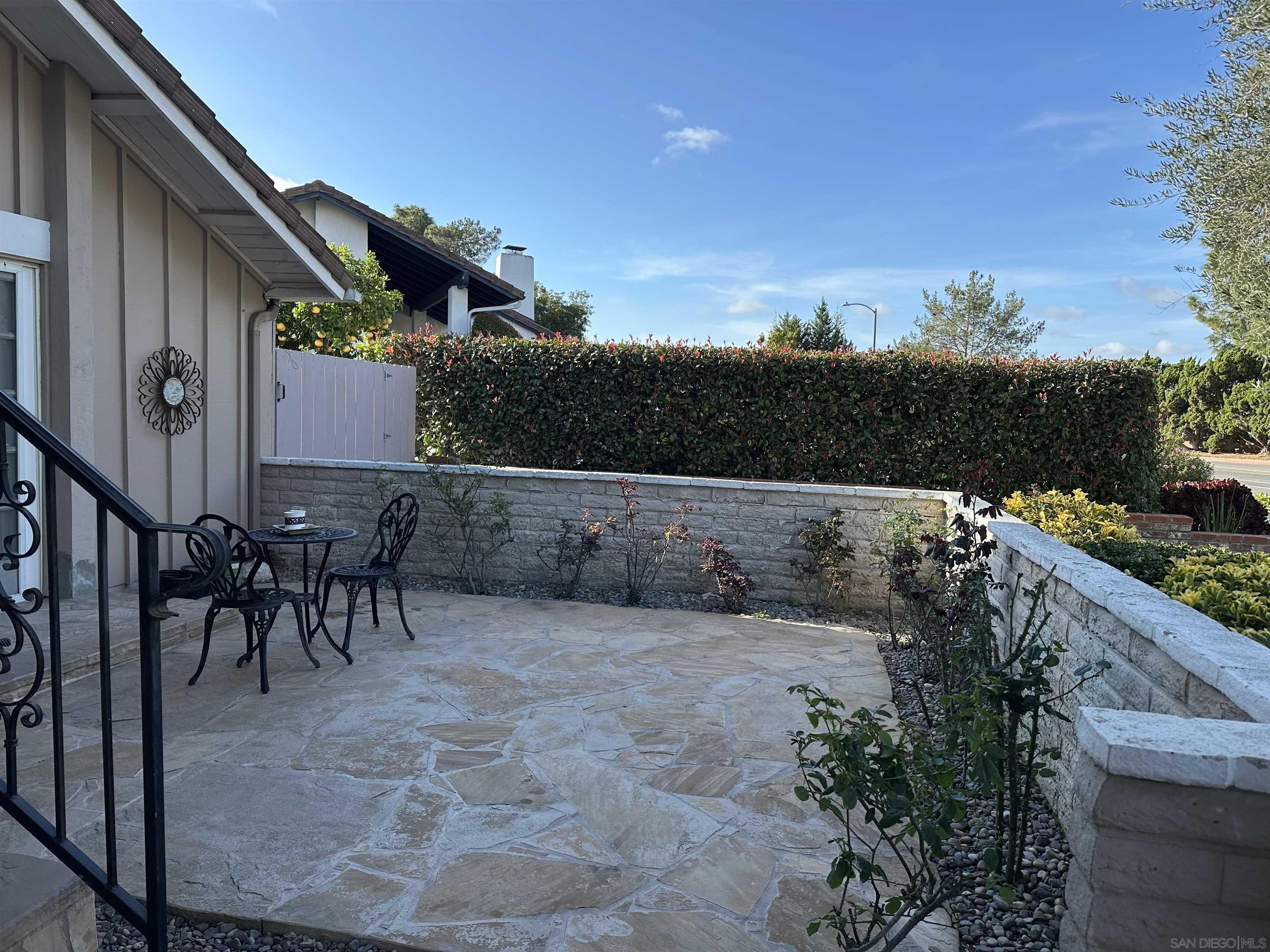 Detail Gallery Image 6 of 47 For 12421  Greens East Rd, San Diego,  CA 92128 - 4 Beds | 2/1 Baths