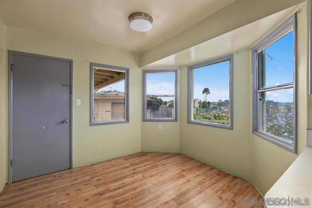 Detail Gallery Image 11 of 26 For 160 N Del Mar Ave, Chula Vista,  CA 91910 - 4 Beds | 2 Baths