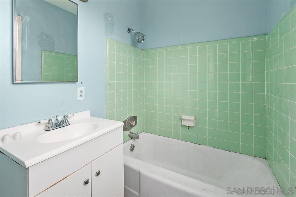 Detail Gallery Image 7 of 26 For 160 N Del Mar Ave, Chula Vista,  CA 91910 - 4 Beds | 2 Baths
