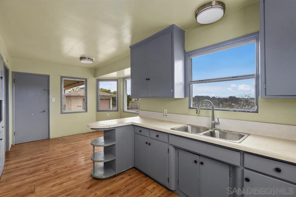 Detail Gallery Image 8 of 26 For 160 N Del Mar Ave, Chula Vista,  CA 91910 - 4 Beds | 2 Baths