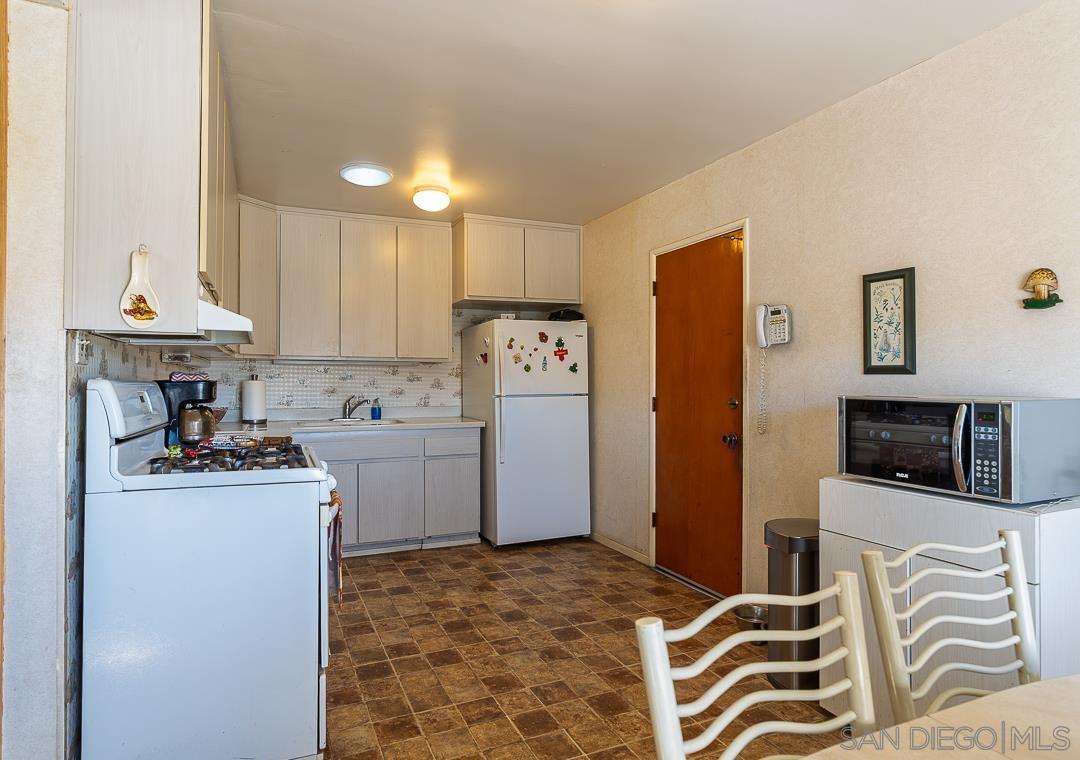 Detail Gallery Image 6 of 22 For 2868  Wyandotte Ave, San Diego,  CA 92117 - 3 Beds | 1 Baths