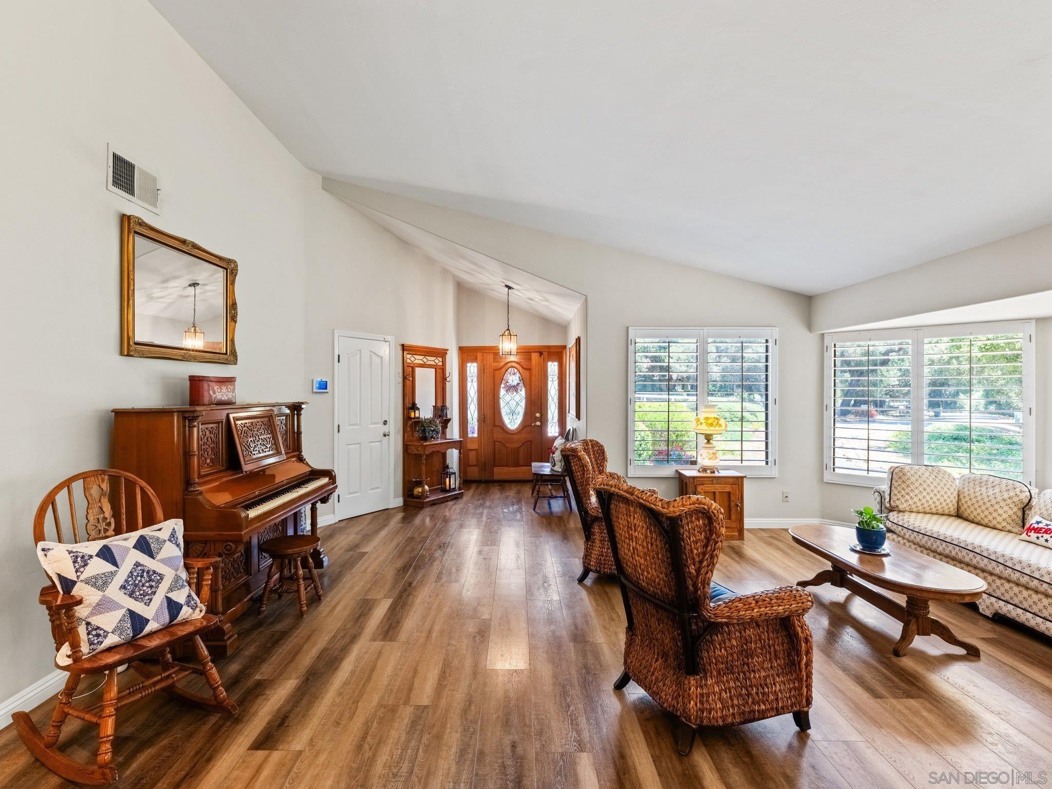 Detail Gallery Image 9 of 40 For 16635  Shady Oaks Drive, Ramona,  CA 92065 - 4 Beds | 2/1 Baths