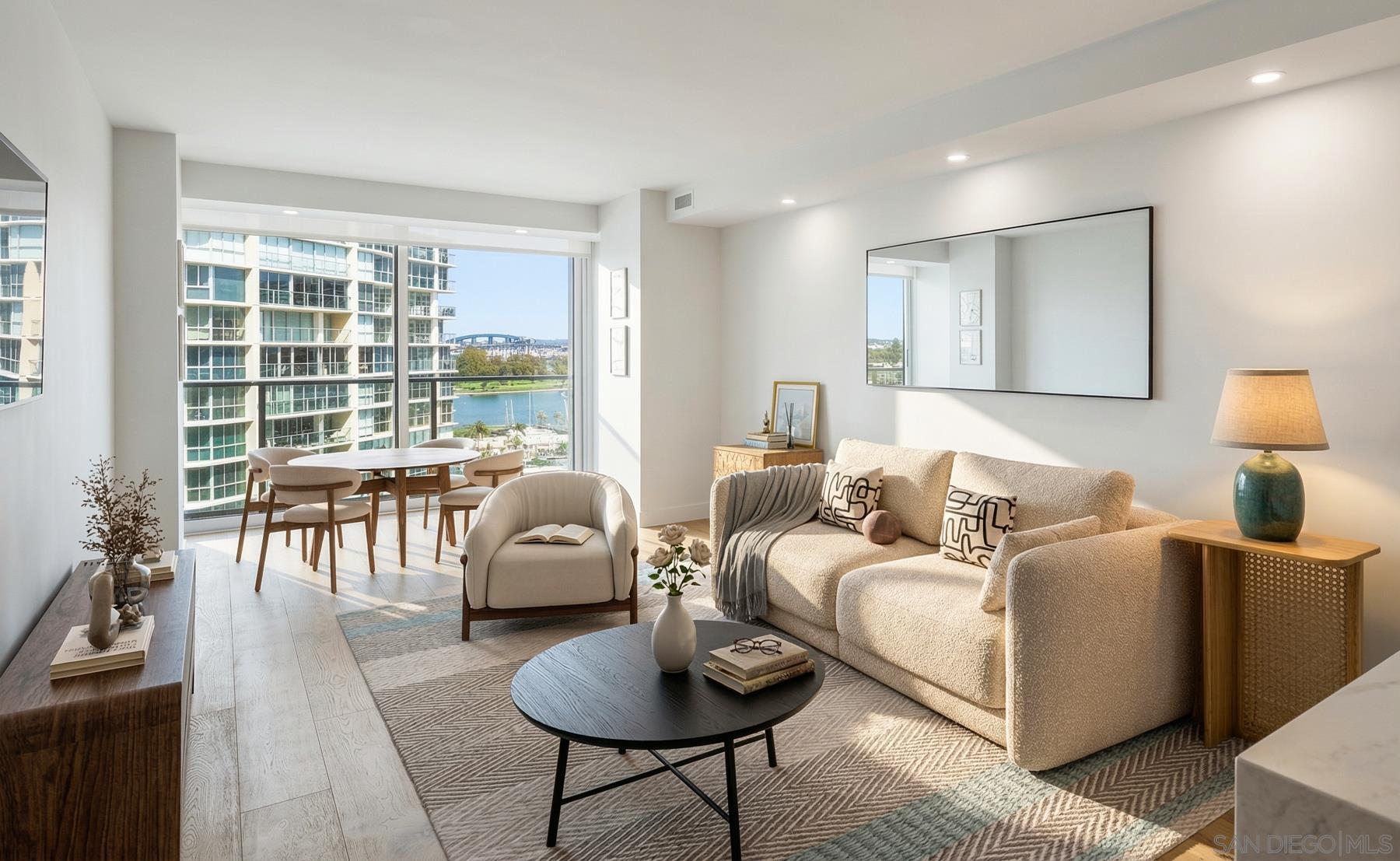 Detail Gallery Image 2 of 29 For 1760  Avenida Del Mundo  #801,  Coronado,  CA 92118 - 1 Beds | 1 Baths