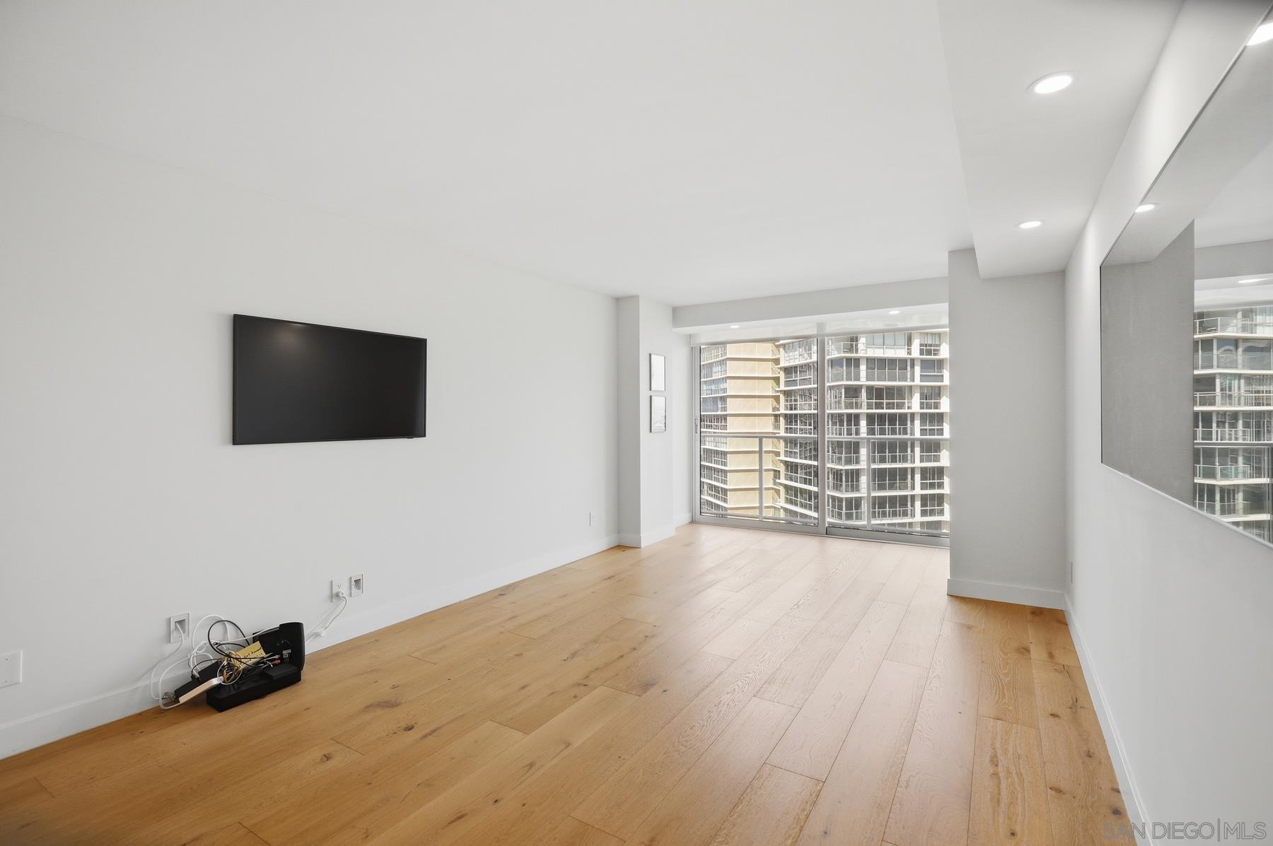 Detail Gallery Image 6 of 20 For 1760  Avenida Del Mundo  #801,  Coronado,  CA 92118 - 1 Beds | 1 Baths