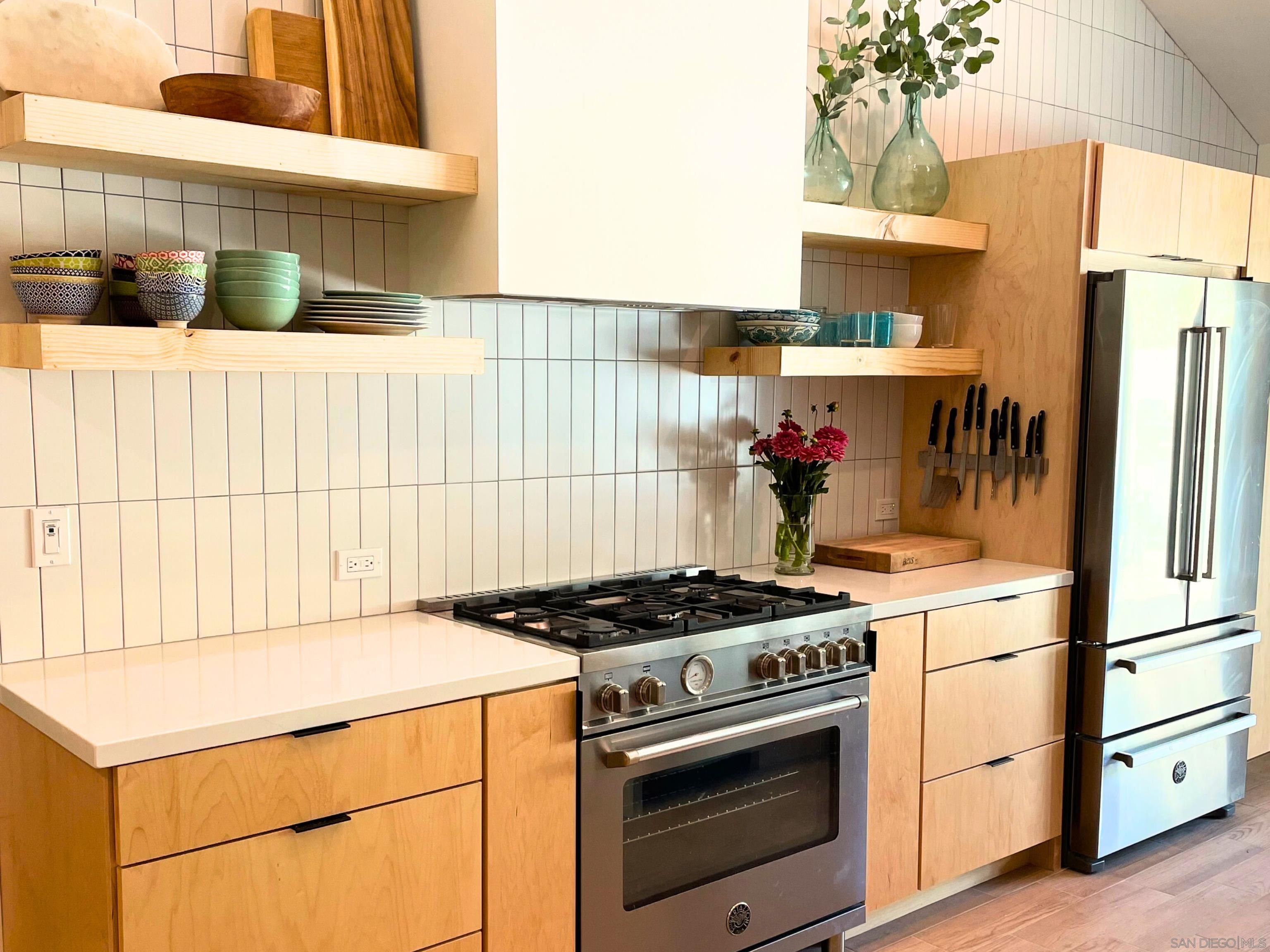 Detail Gallery Image 2 of 46 For 13546  Mango Dr, Del Mar,  CA 92014 - 5 Beds | 3 Baths