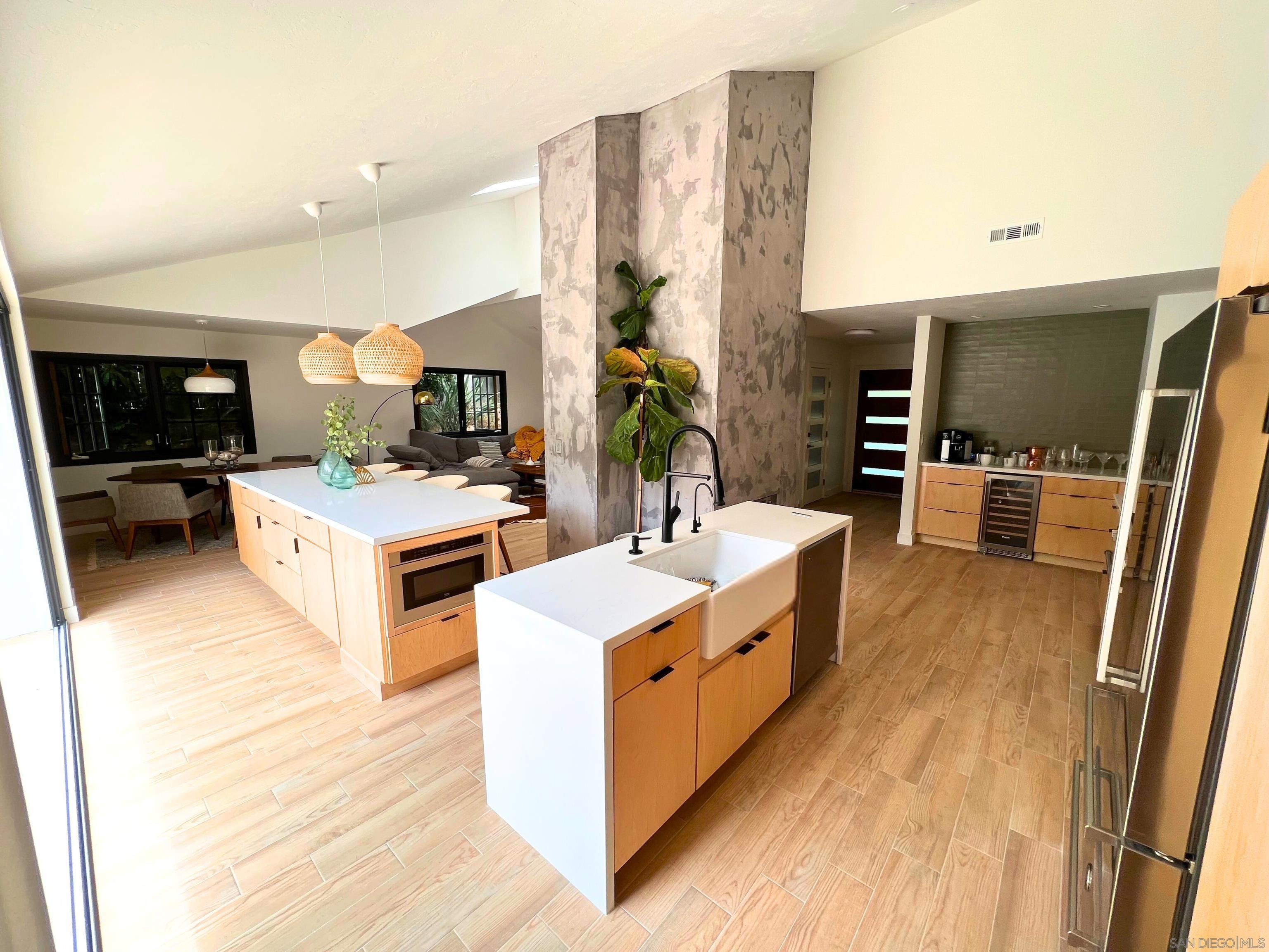 Detail Gallery Image 7 of 46 For 13546  Mango Dr, Del Mar,  CA 92014 - 5 Beds | 3 Baths