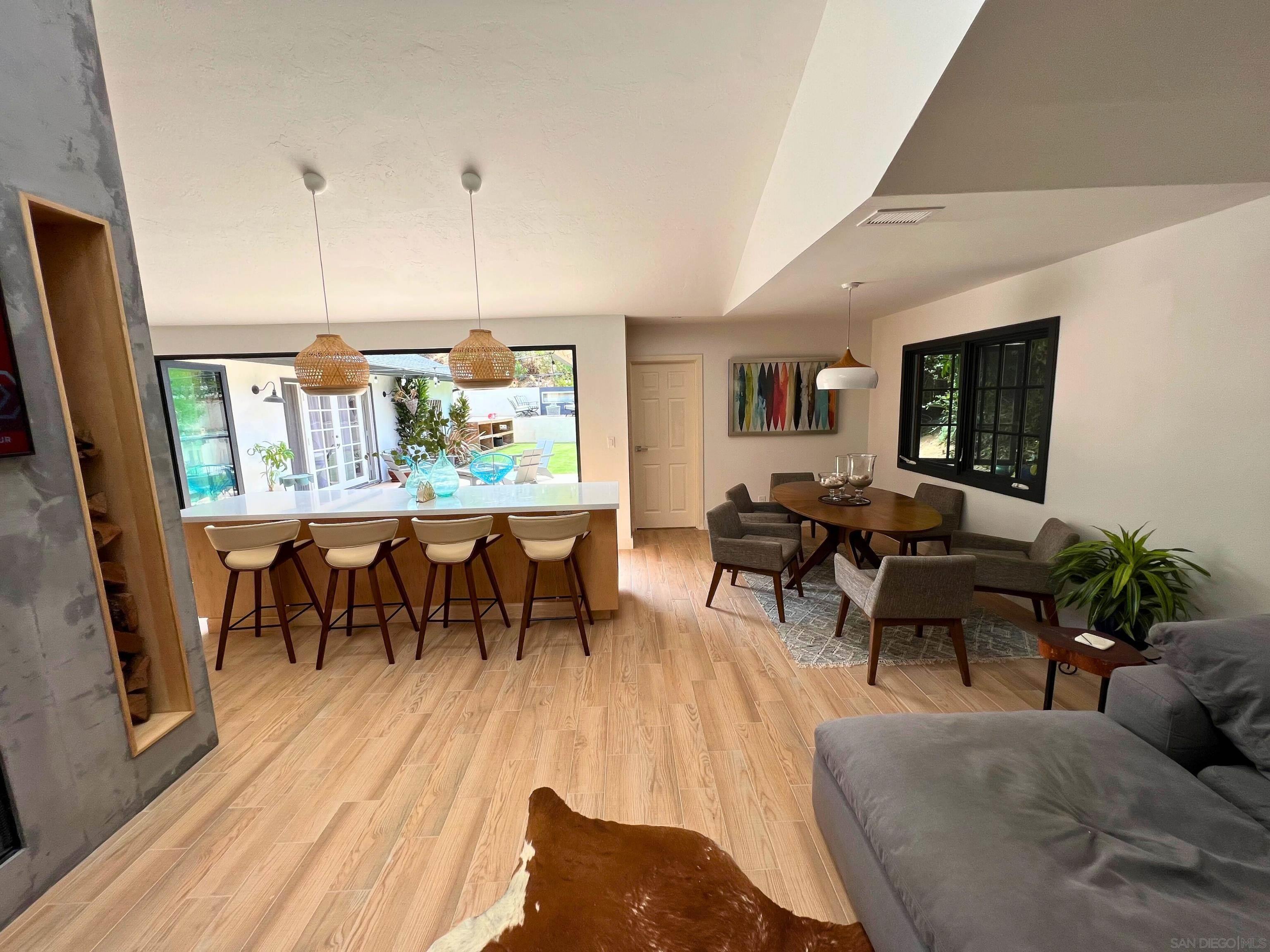 Detail Gallery Image 8 of 46 For 13546  Mango Dr, Del Mar,  CA 92014 - 5 Beds | 3 Baths