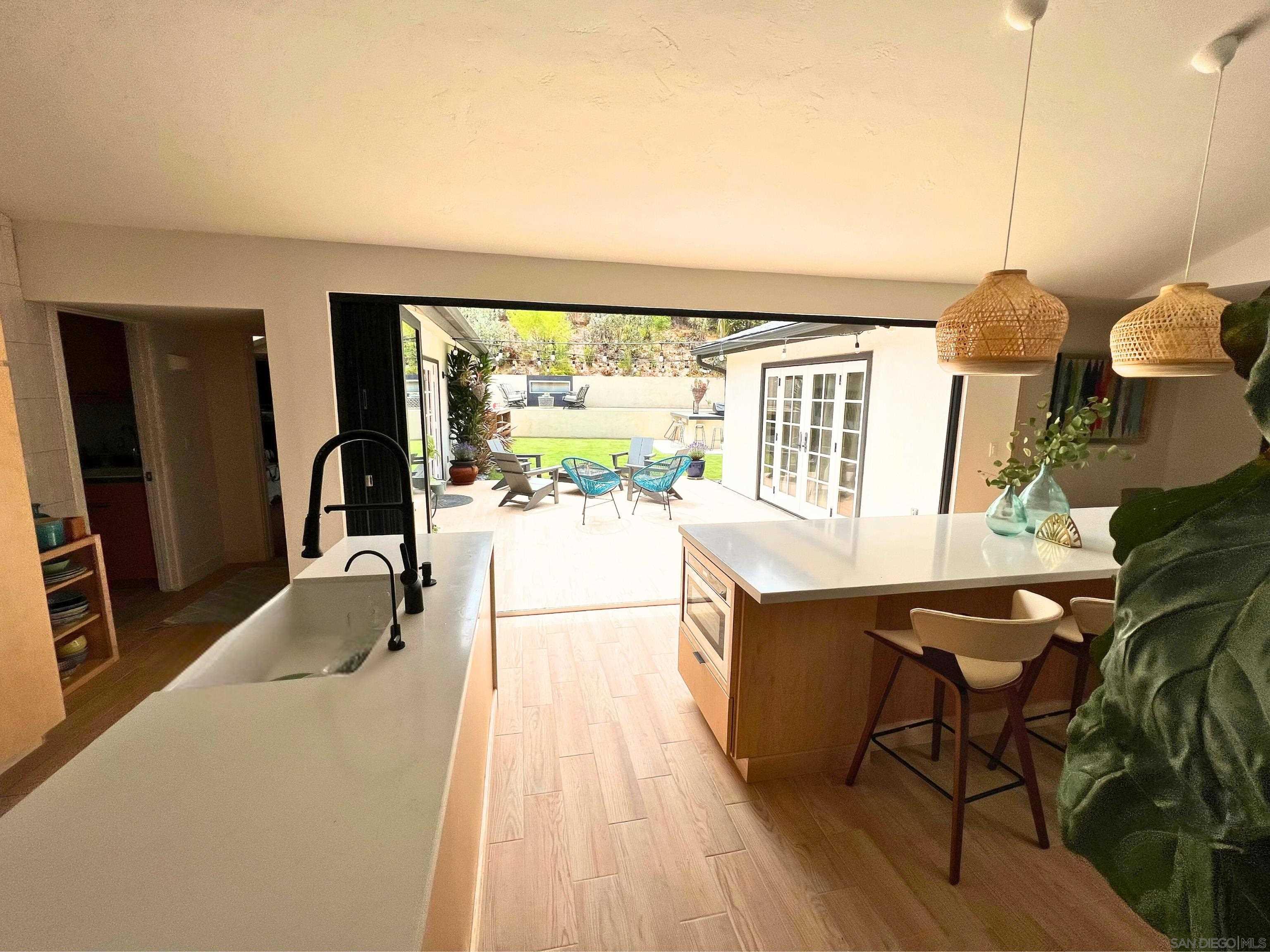 Detail Gallery Image 10 of 46 For 13546  Mango Dr, Del Mar,  CA 92014 - 5 Beds | 3 Baths