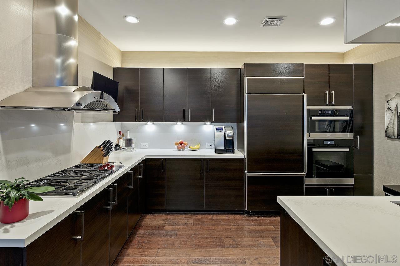 Detail Gallery Image 17 of 39 For 800  the Mark Ln  2803, San Diego,  CA 92101 - 3 Beds | 3 Baths