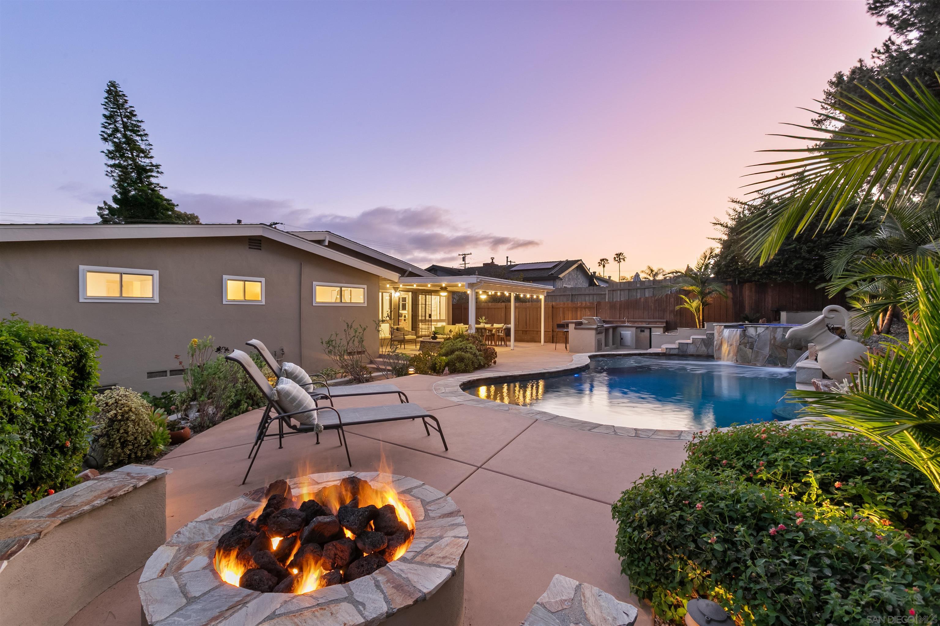 Detail Gallery Image 2 of 55 For 8170  Laird St, La Mesa,  CA 91942 - 3 Beds | 2 Baths