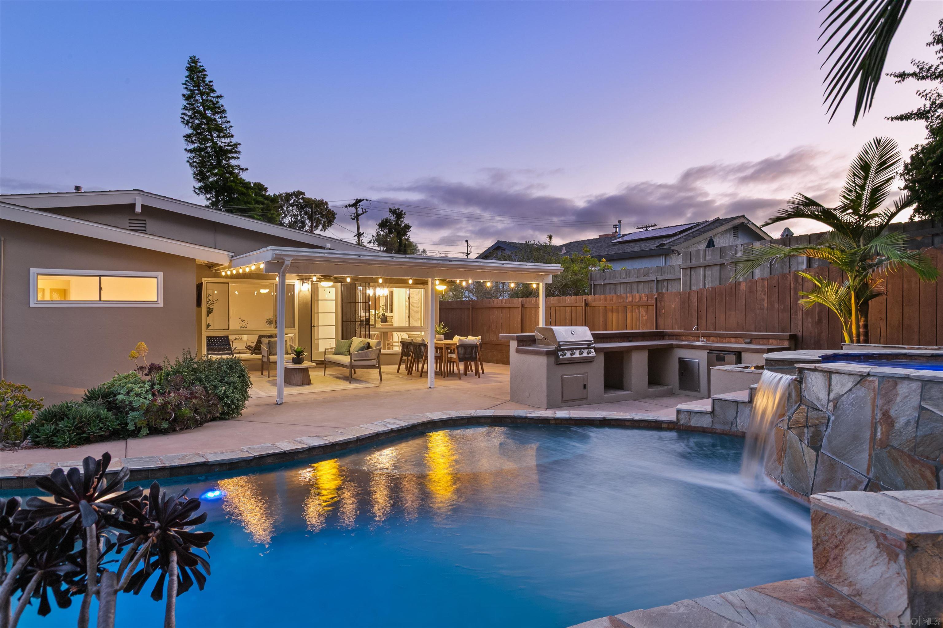 Detail Gallery Image 3 of 55 For 8170  Laird St, La Mesa,  CA 91942 - 3 Beds | 2 Baths