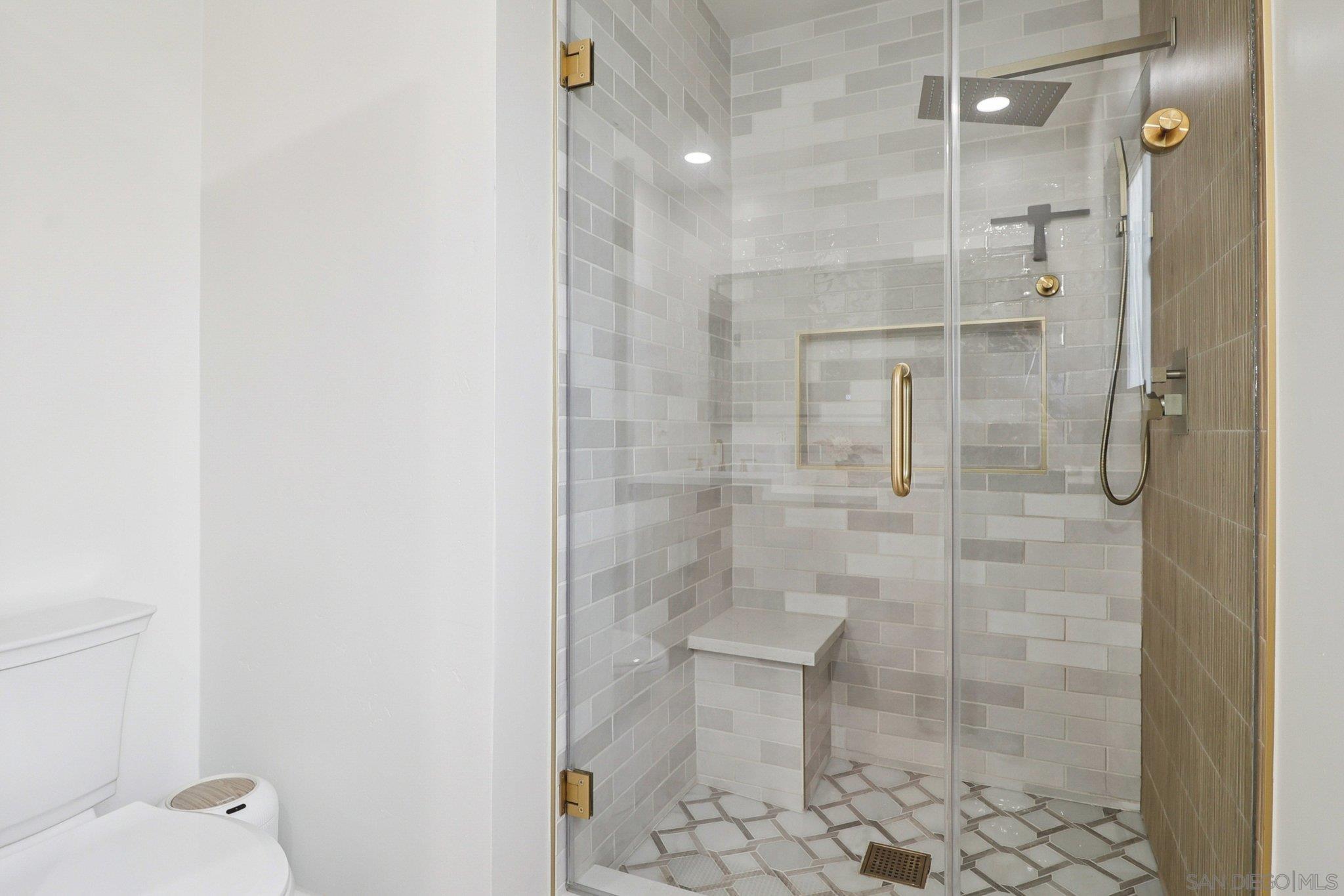 Detail Gallery Image 12 of 20 For 2016  Oak Hill Dr, Escondido,  CA 92027 - 3 Beds | 2 Baths