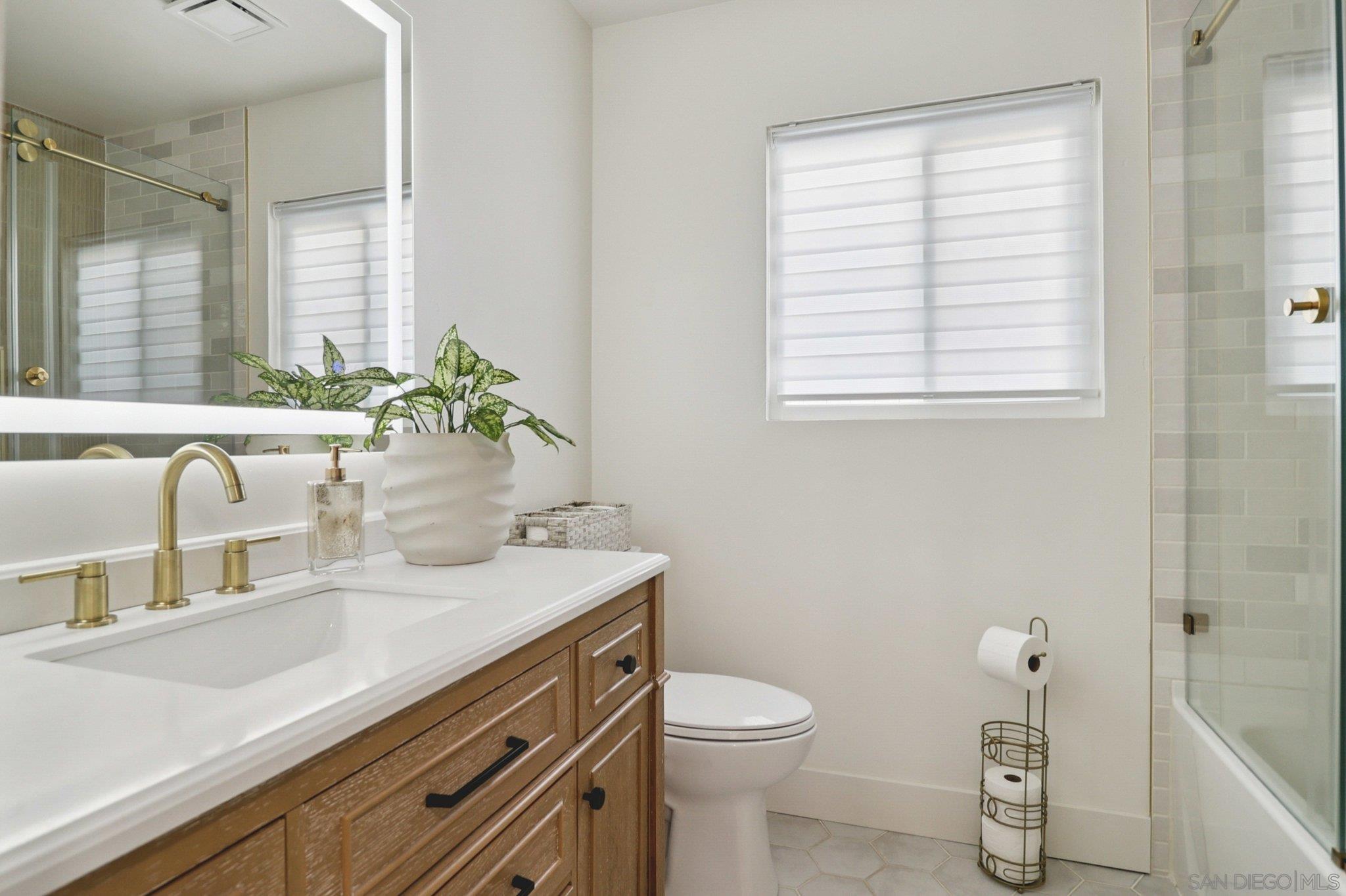 Detail Gallery Image 14 of 20 For 2016  Oak Hill Dr, Escondido,  CA 92027 - 3 Beds | 2 Baths