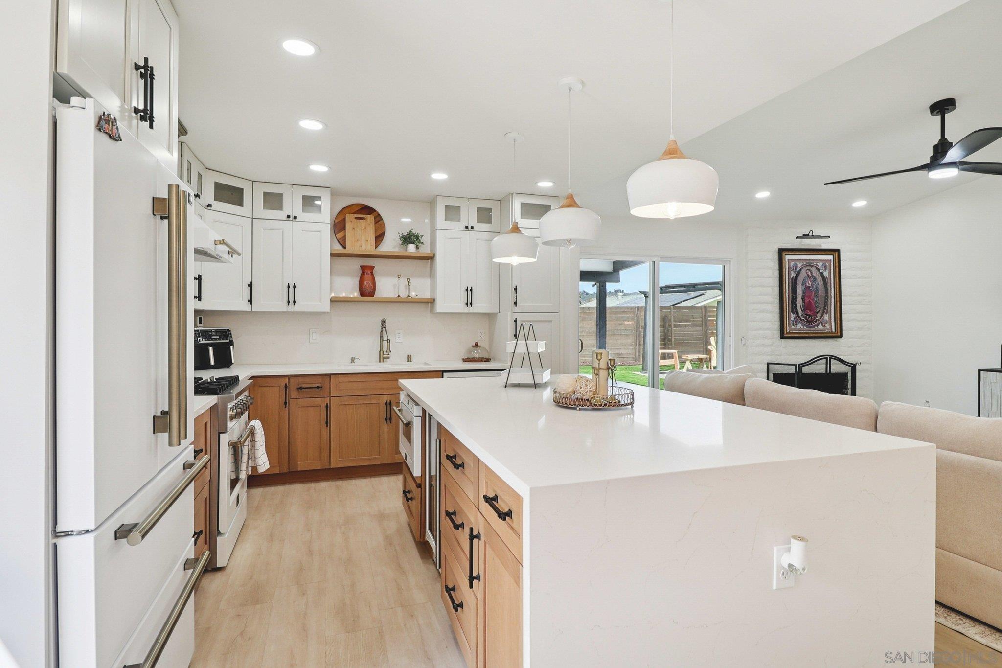 Detail Gallery Image 5 of 20 For 2016  Oak Hill Dr, Escondido,  CA 92027 - 3 Beds | 2 Baths