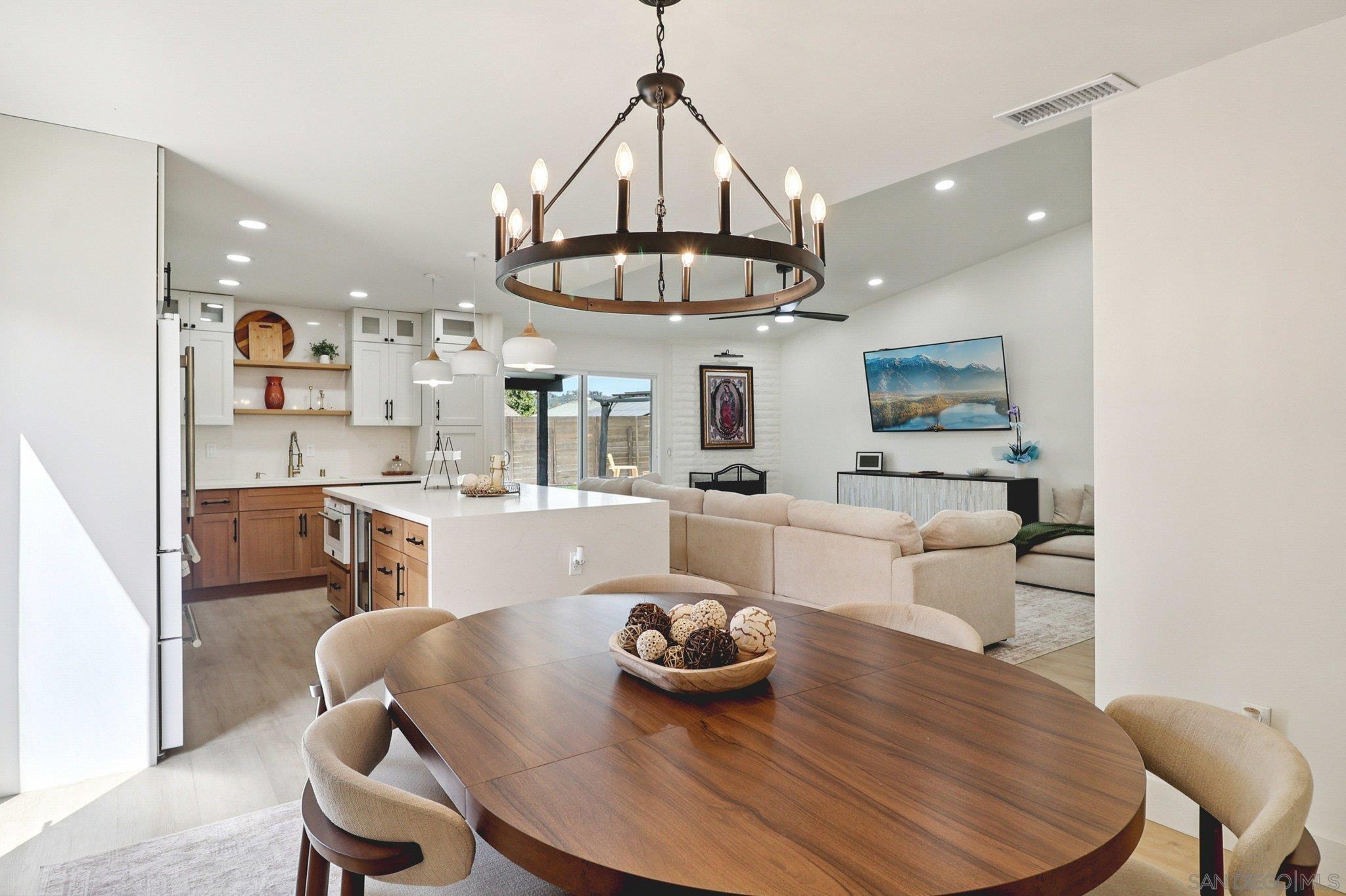 Detail Gallery Image 7 of 20 For 2016  Oak Hill Dr, Escondido,  CA 92027 - 3 Beds | 2 Baths