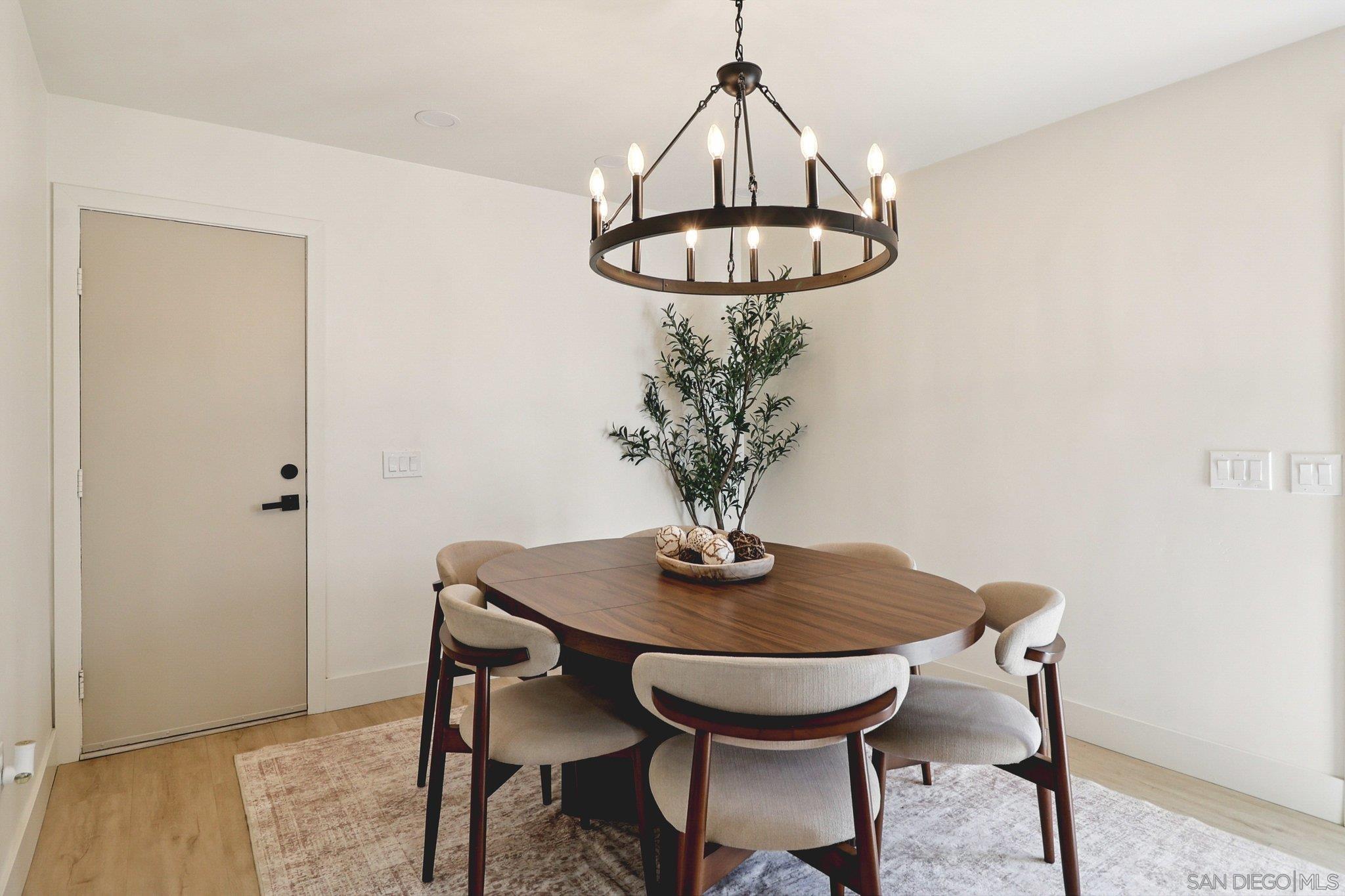 Detail Gallery Image 8 of 20 For 2016  Oak Hill Dr, Escondido,  CA 92027 - 3 Beds | 2 Baths