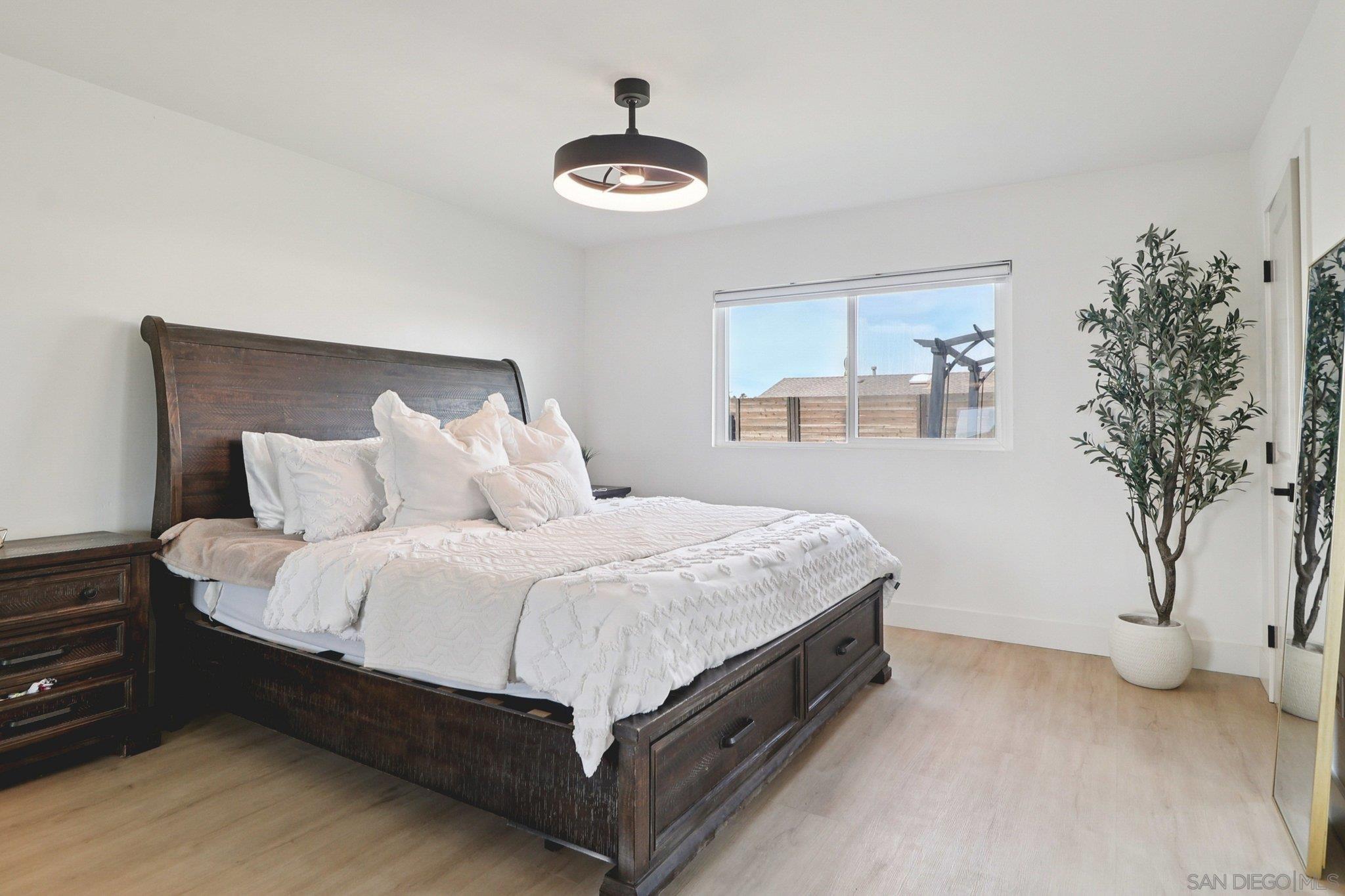 Detail Gallery Image 9 of 20 For 2016  Oak Hill Dr, Escondido,  CA 92027 - 3 Beds | 2 Baths