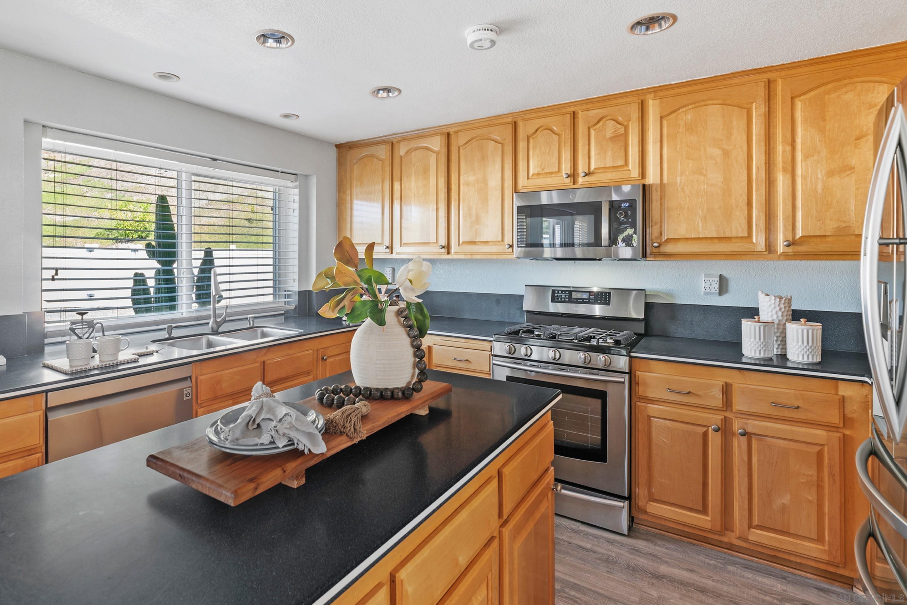 Detail Gallery Image 32 of 56 For 2622  Half Dome Pl, Carlsbad,  CA 92010 - 4 Beds | 3 Baths