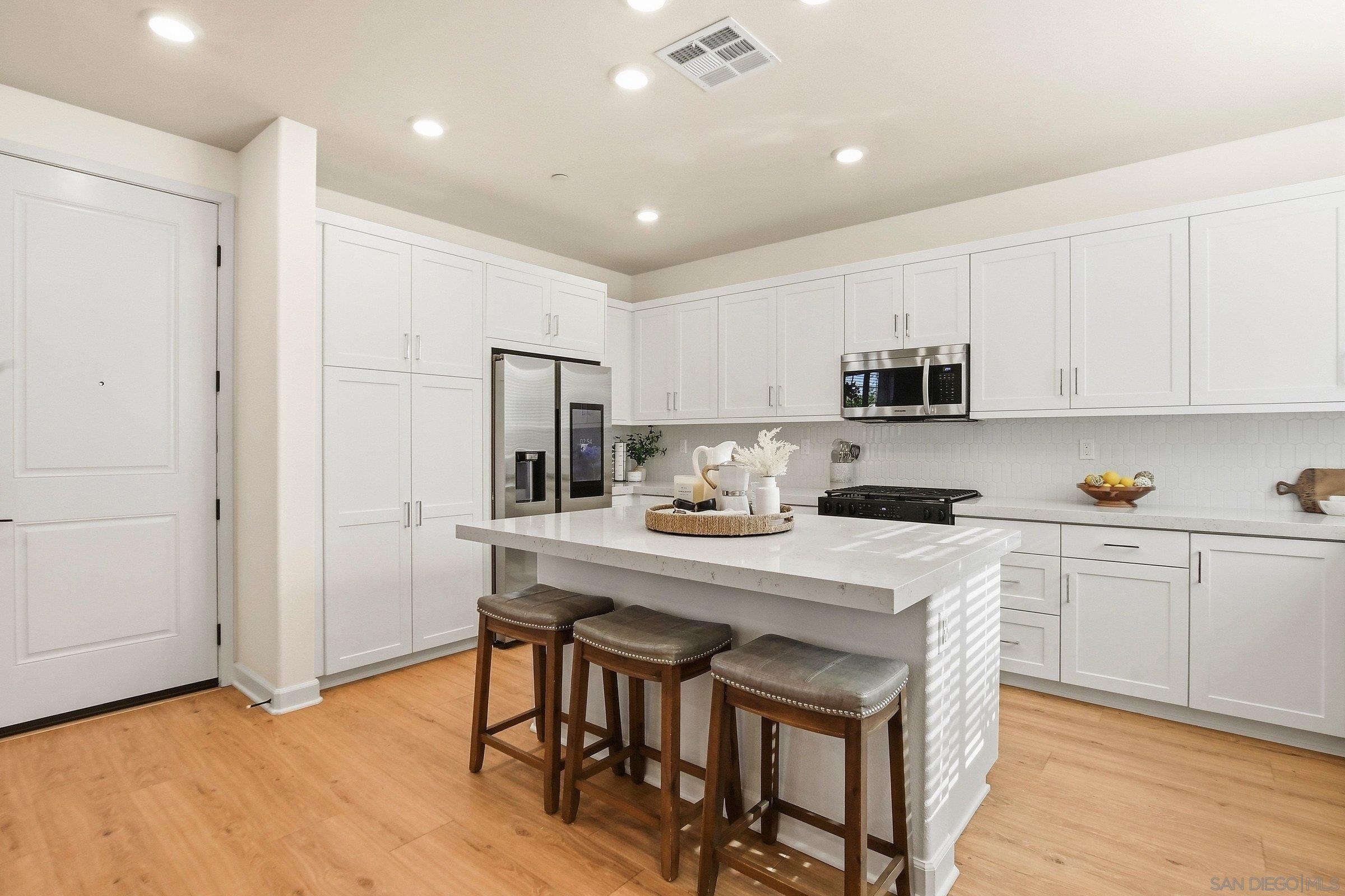 Detail Gallery Image 11 of 66 For 1512  Donze Ave, Chula Vista,  CA 91913 - 4 Beds | 3 Baths