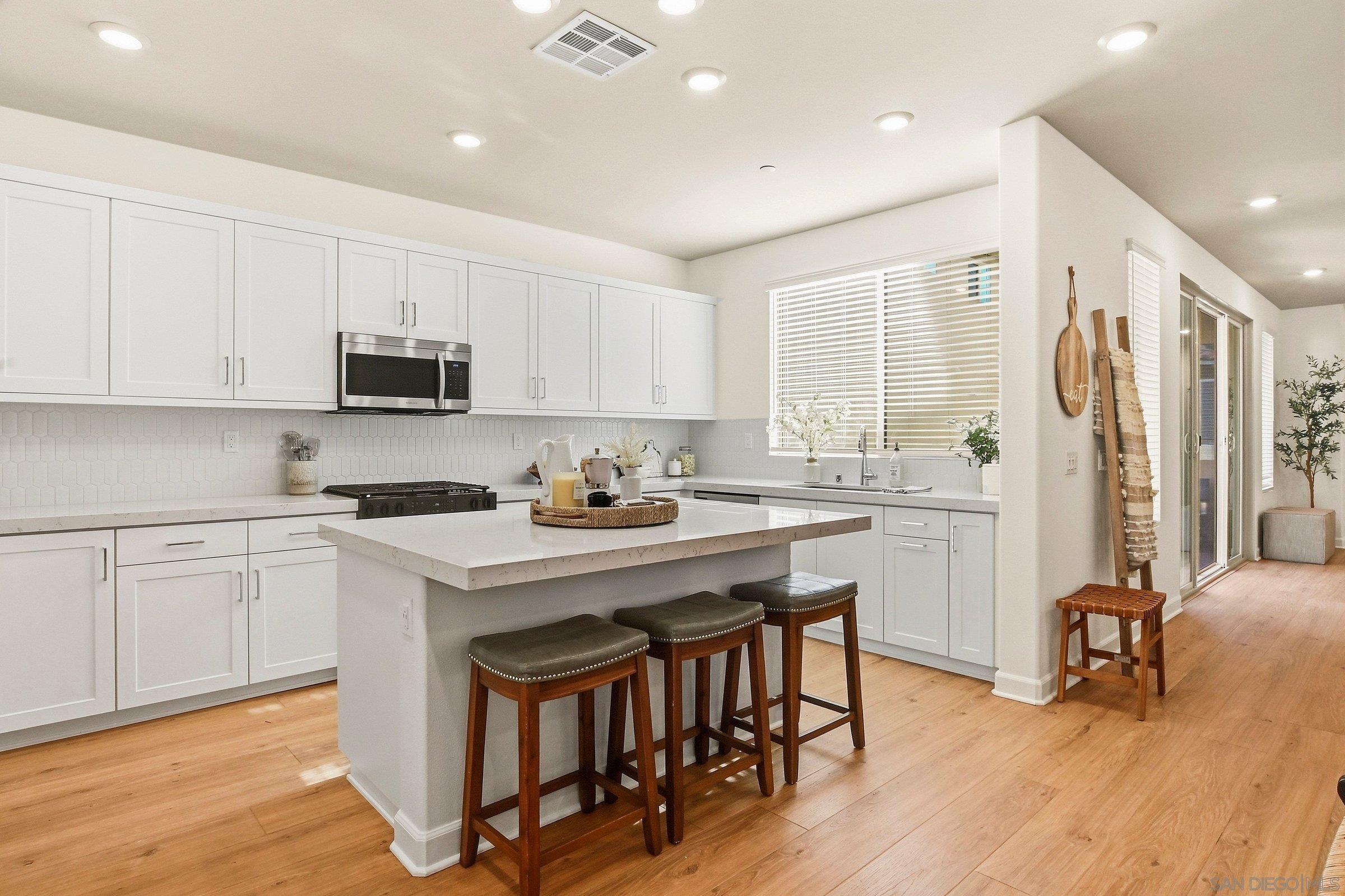 Detail Gallery Image 12 of 66 For 1512  Donze Ave, Chula Vista,  CA 91913 - 4 Beds | 3 Baths