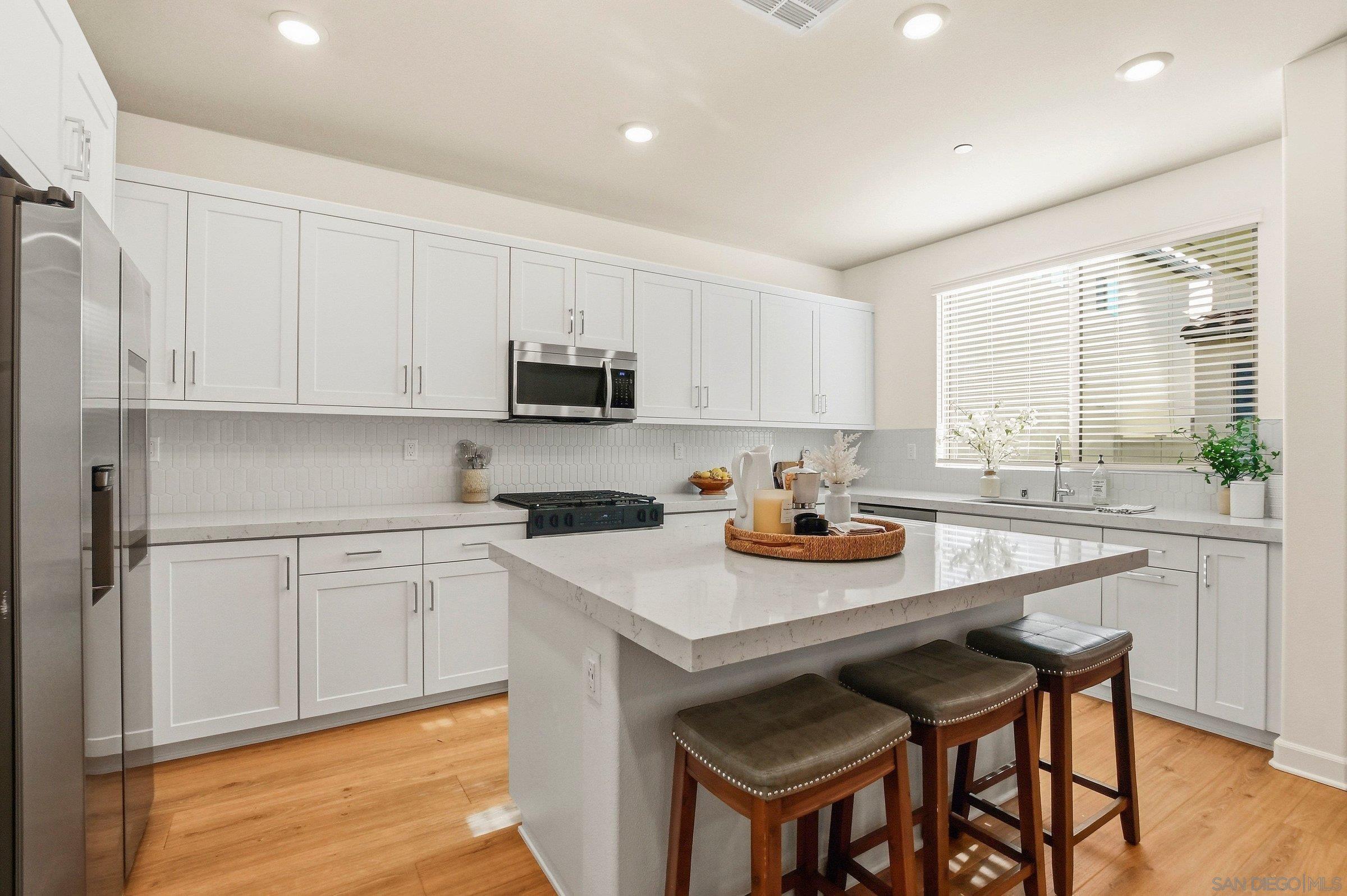 Detail Gallery Image 13 of 66 For 1512  Donze Ave, Chula Vista,  CA 91913 - 4 Beds | 3 Baths