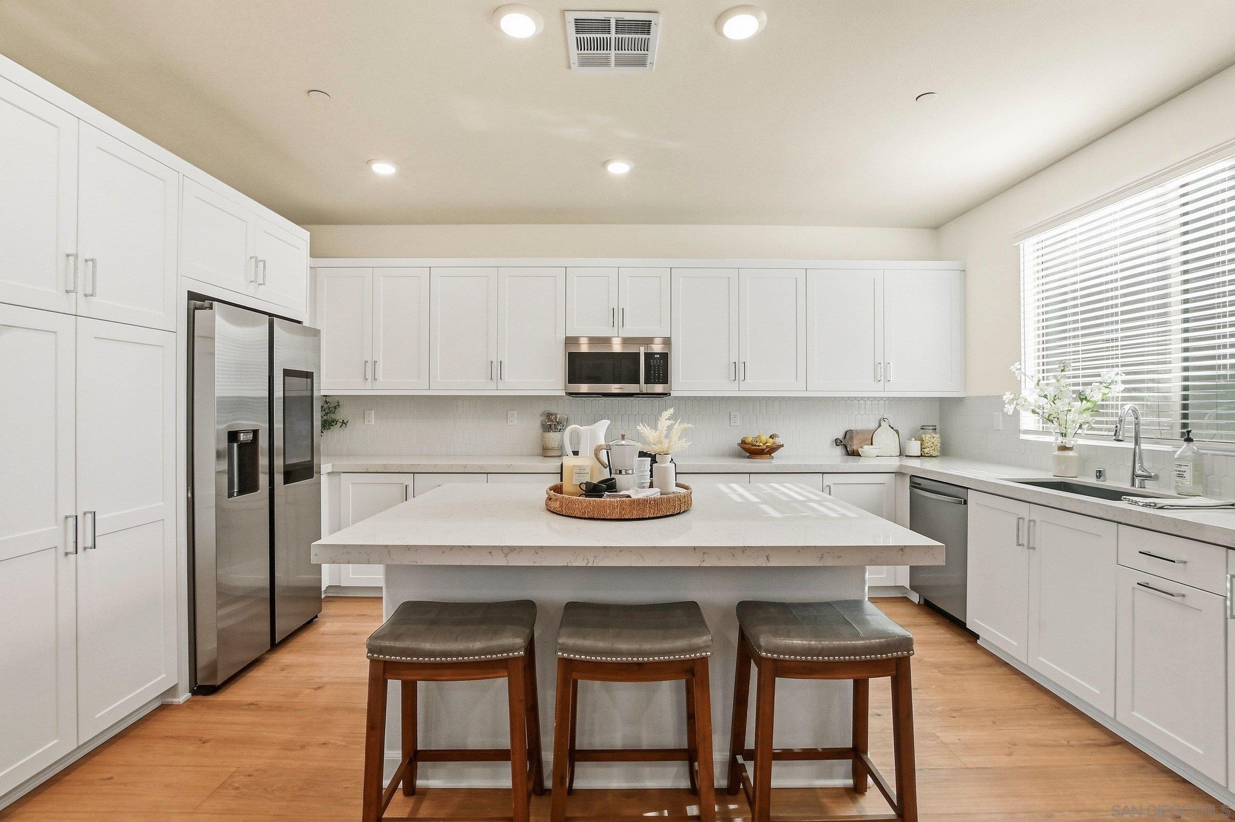 Detail Gallery Image 14 of 66 For 1512  Donze Ave, Chula Vista,  CA 91913 - 4 Beds | 3 Baths