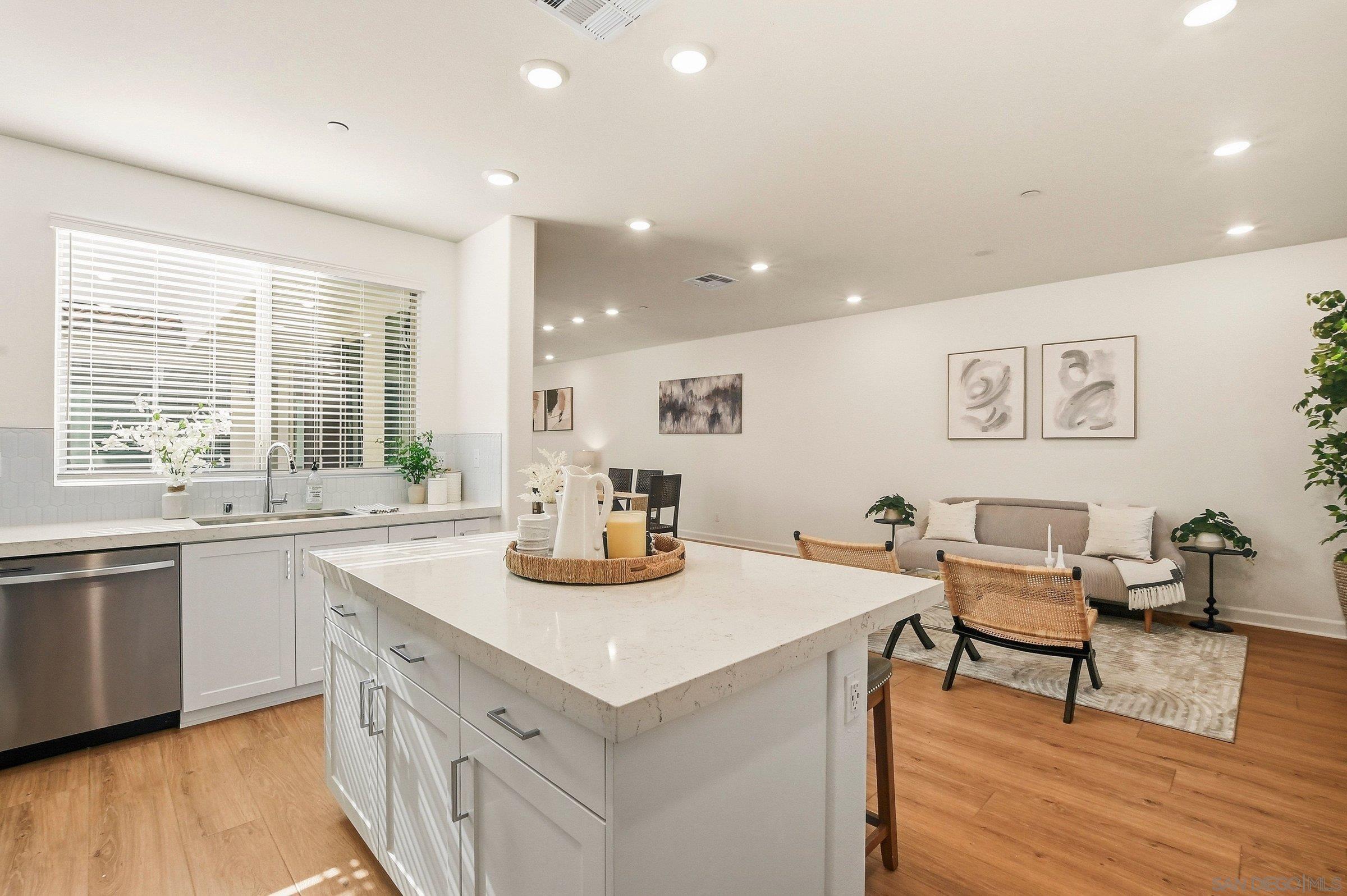 Detail Gallery Image 17 of 66 For 1512  Donze Ave, Chula Vista,  CA 91913 - 4 Beds | 3 Baths