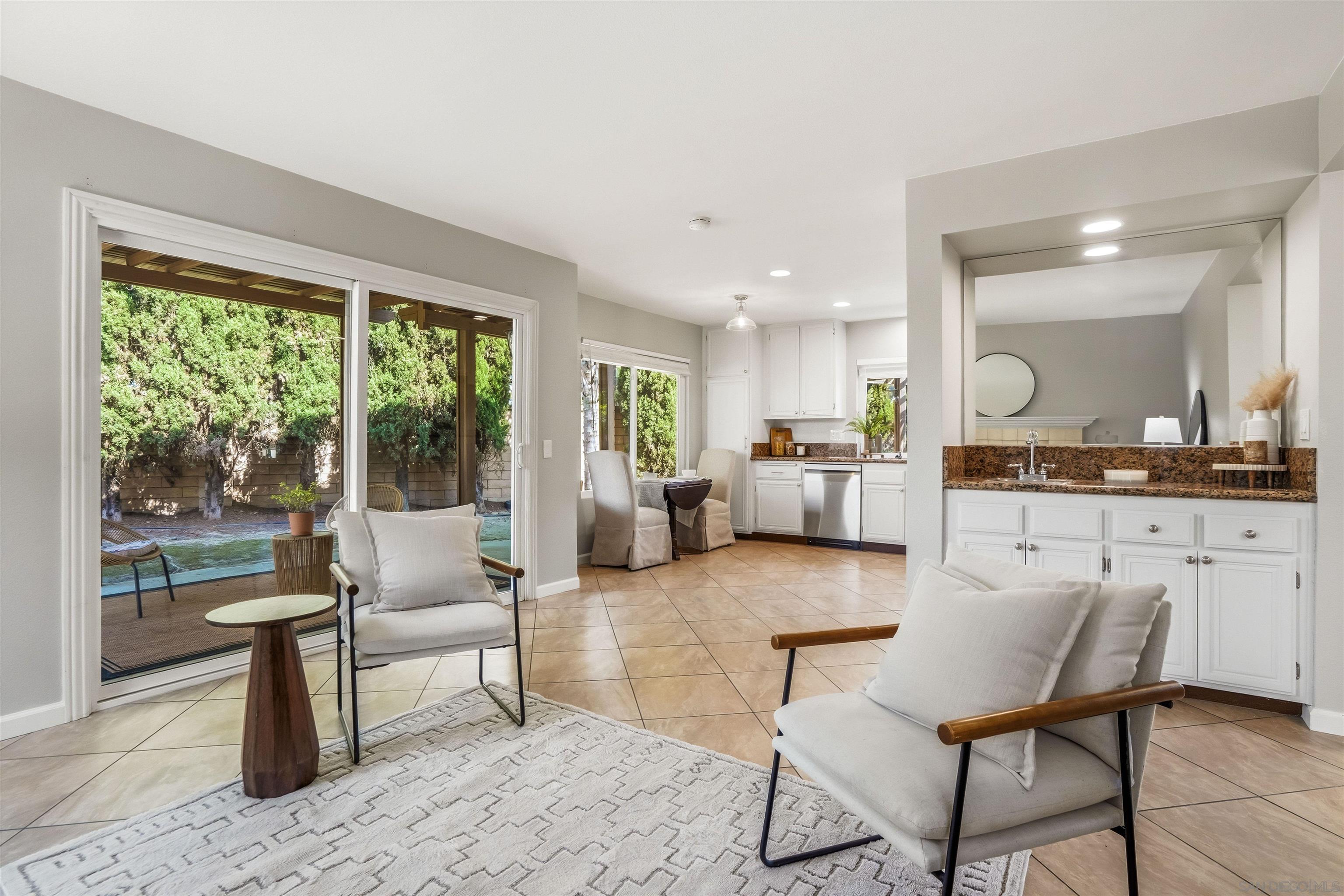 Detail Gallery Image 12 of 34 For 10684  Stanwell Pl, San Diego,  CA 92126 - 4 Beds | 2/1 Baths