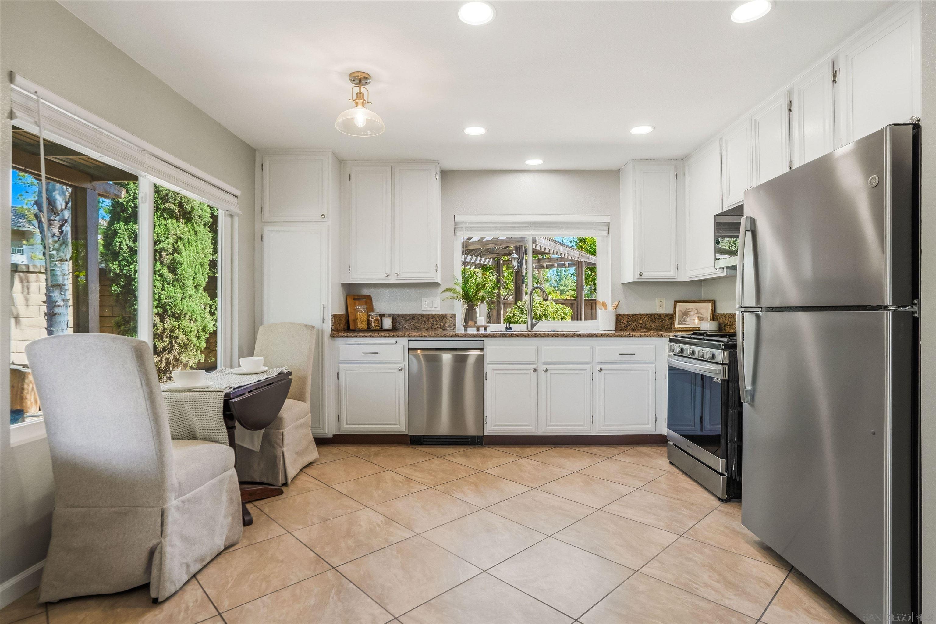 Detail Gallery Image 14 of 34 For 10684  Stanwell Pl, San Diego,  CA 92126 - 4 Beds | 2/1 Baths