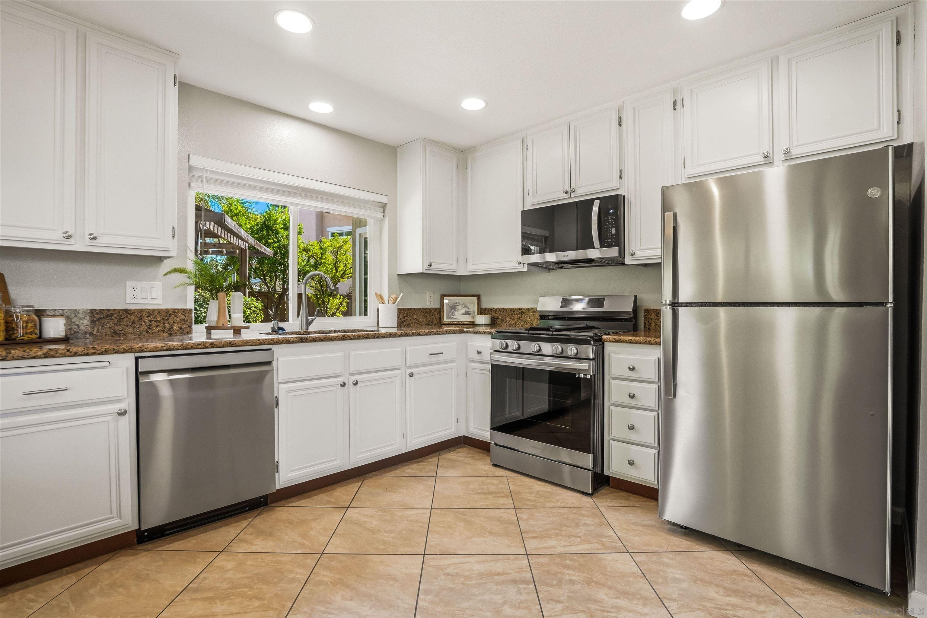 Detail Gallery Image 16 of 34 For 10684  Stanwell Pl, San Diego,  CA 92126 - 4 Beds | 2/1 Baths