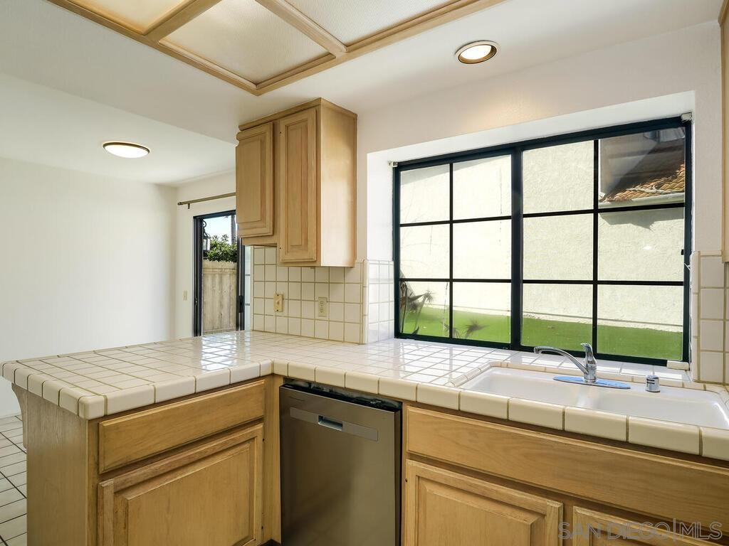 Detail Gallery Image 14 of 31 For 58  Aruba Bend, Coronado,  CA 92118 - 3 Beds | 2 Baths