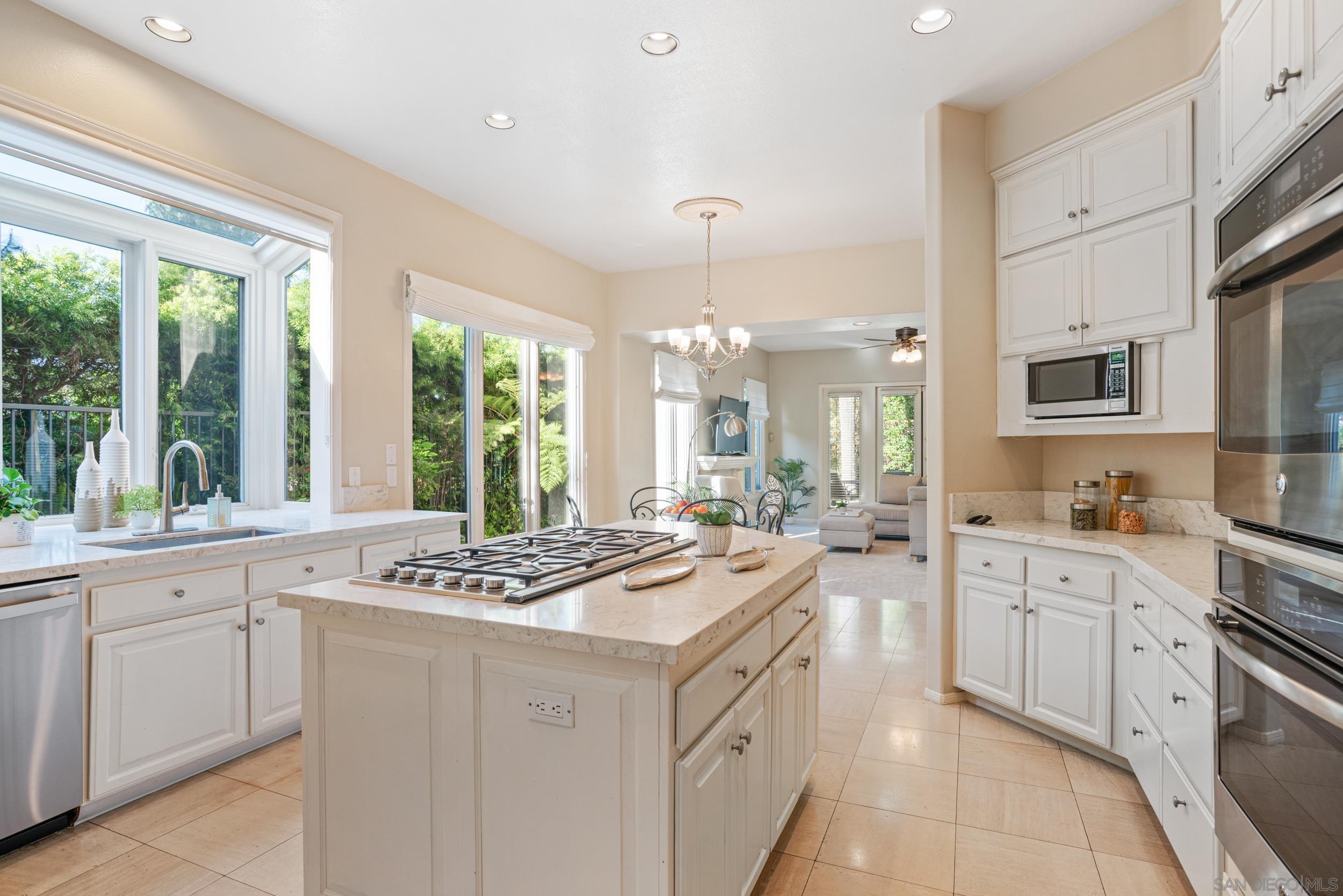 Detail Gallery Image 9 of 38 For 7132  Tern Place, Carlsbad,  CA 92011 - 4 Beds | 3/1 Baths