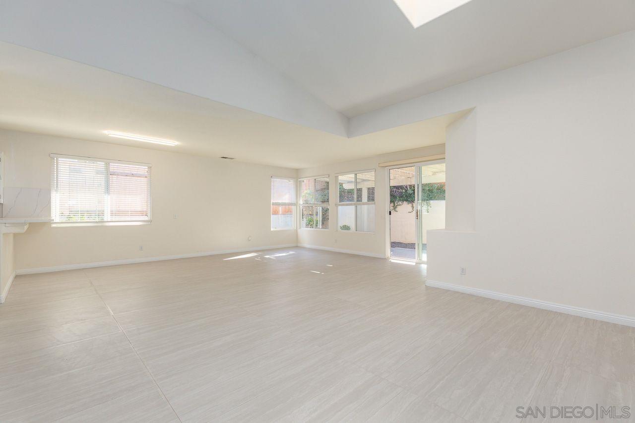 Detail Gallery Image 4 of 33 For 1217  Ridgegrove L, Escondido,  CA 92029 - 4 Beds | 2 Baths