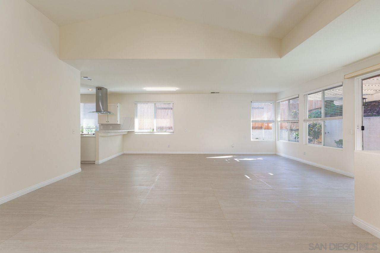 Detail Gallery Image 5 of 33 For 1217  Ridgegrove L, Escondido,  CA 92029 - 4 Beds | 2 Baths